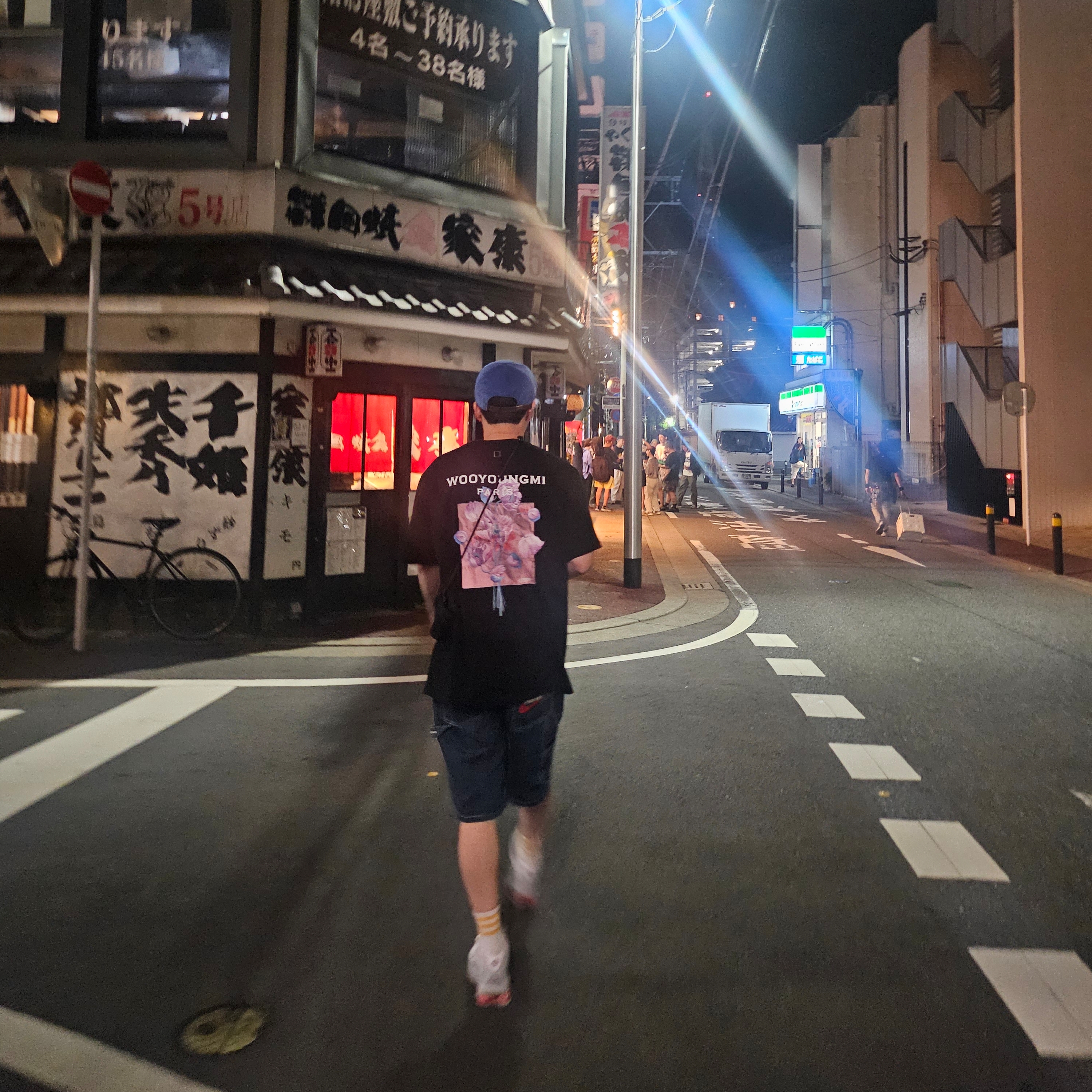 Wooyoungmi 3D Flower Back Logo T-Shirt Black - 24FW, Supreme x Nike Denim Short Indigo - 24SS 착용 스타일
