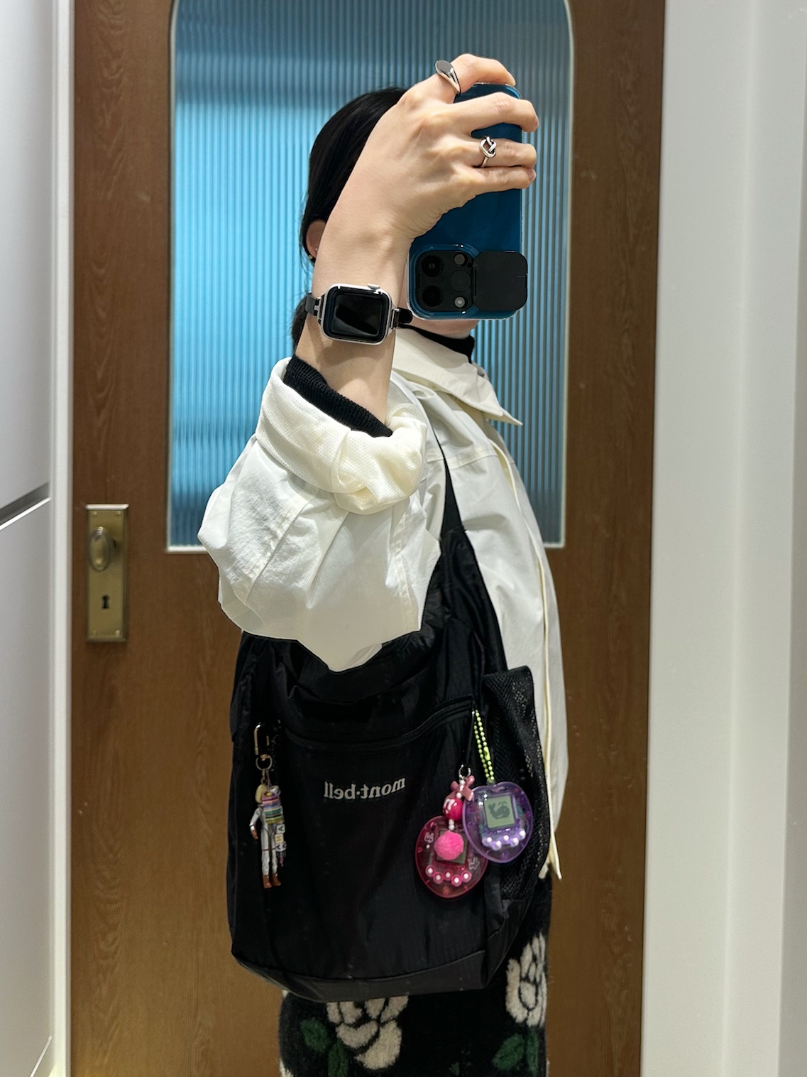 Montbell Pocketable Light Shoulder Bag Small Black, Adidas Gazelle Indoor Core Black 착용 스타일 - 5