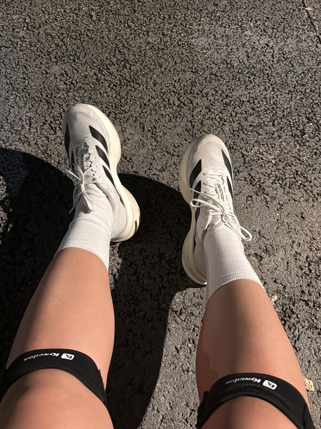 Adidas Adizero EVO SL Cloud White Core Black 착용 스타일