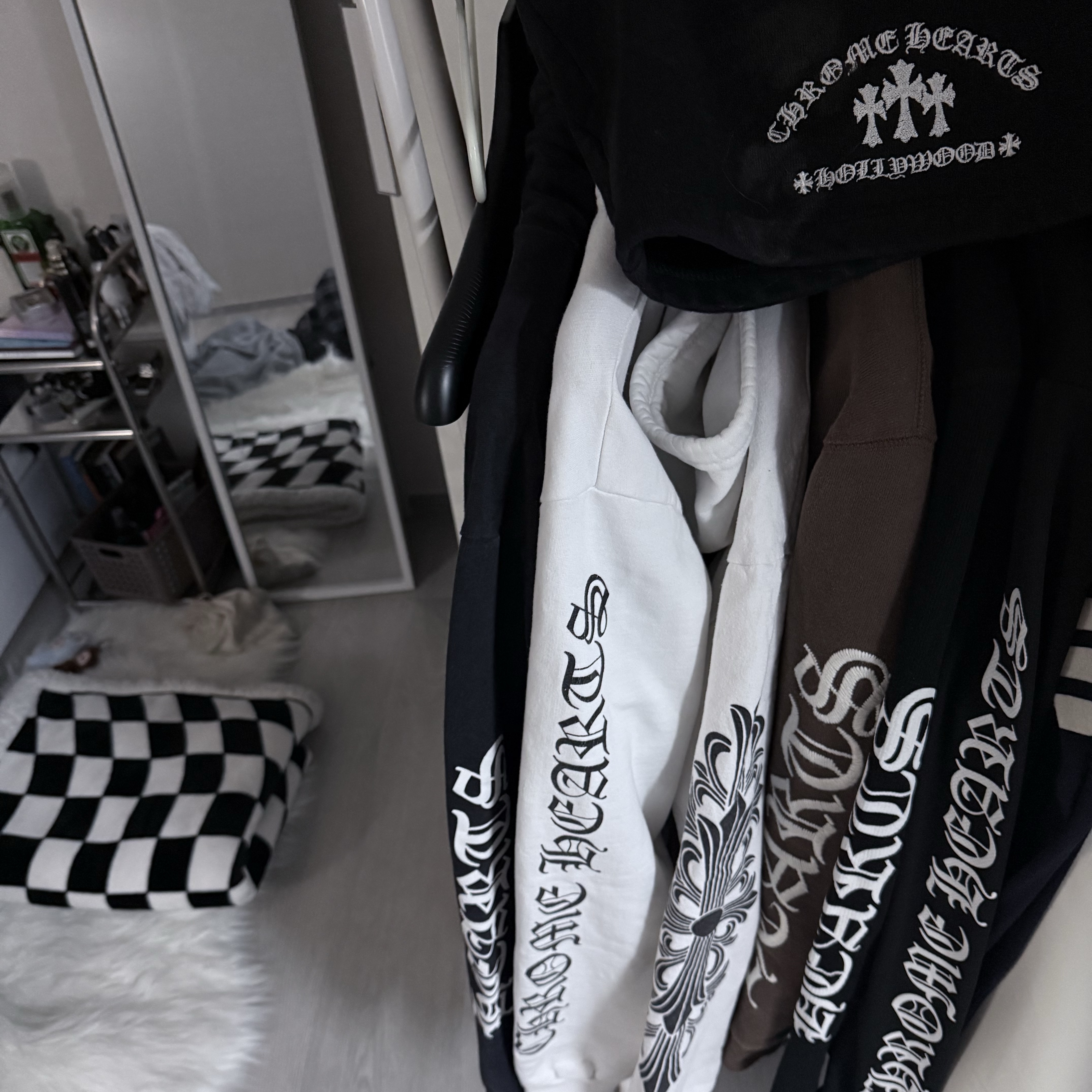 Chrome Vertical Logo Fleece Zip-Up Hoodie Black, Chrome Hearts Vertical Logo Fleece Zip-Up Hoodie White 착용 스타일
