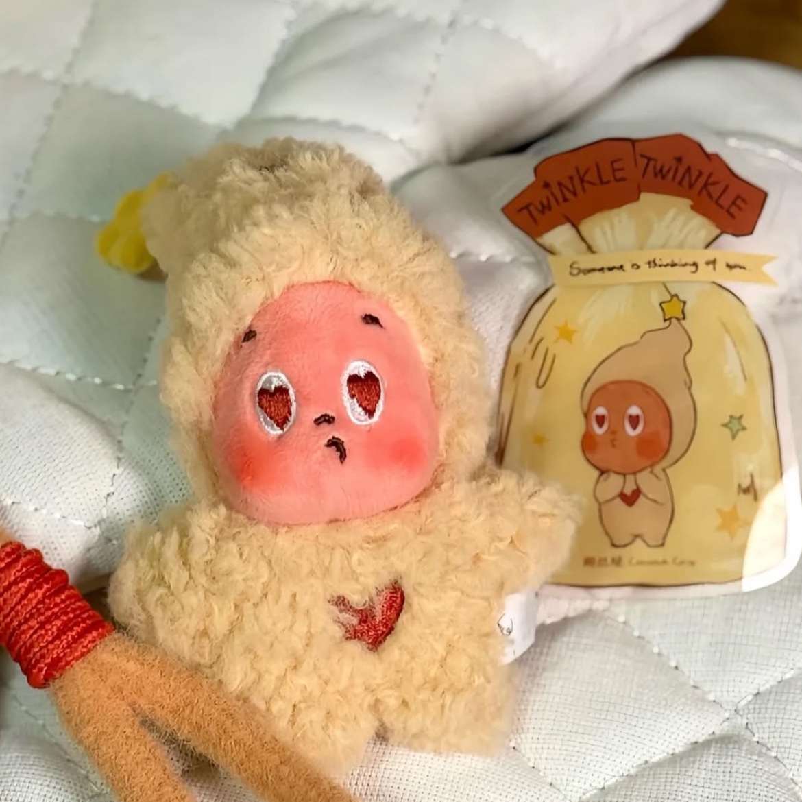 Pop Mart Twinkle Twinkle Savor the Moment Series-Fresh-Baked Mini Cookies Plush Pendant Coconut Crisp (Opened Case) 착용 스타일