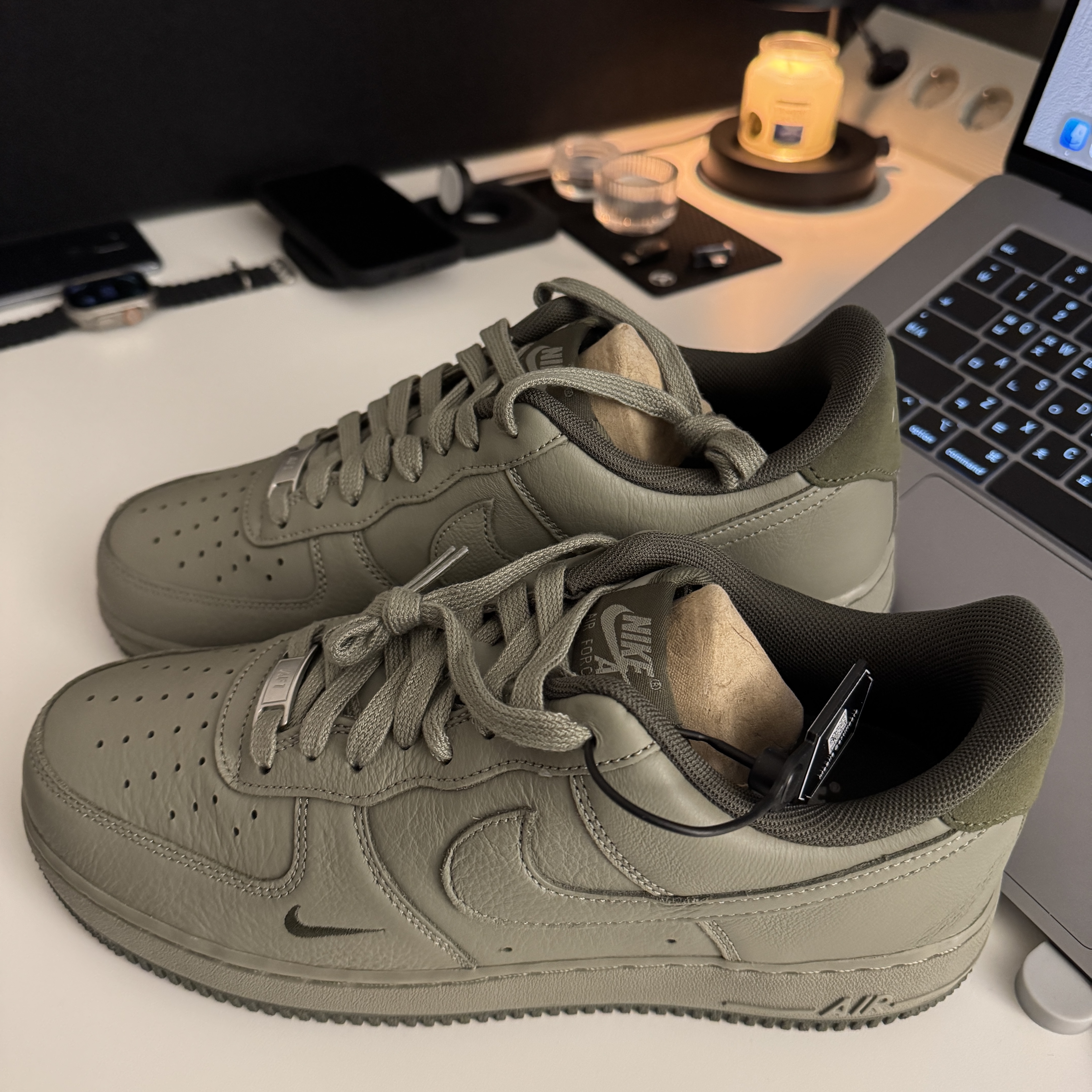 Nike Air Force 1 Low '07 LV8 Light Army Cargo Khaki 착용 스타일