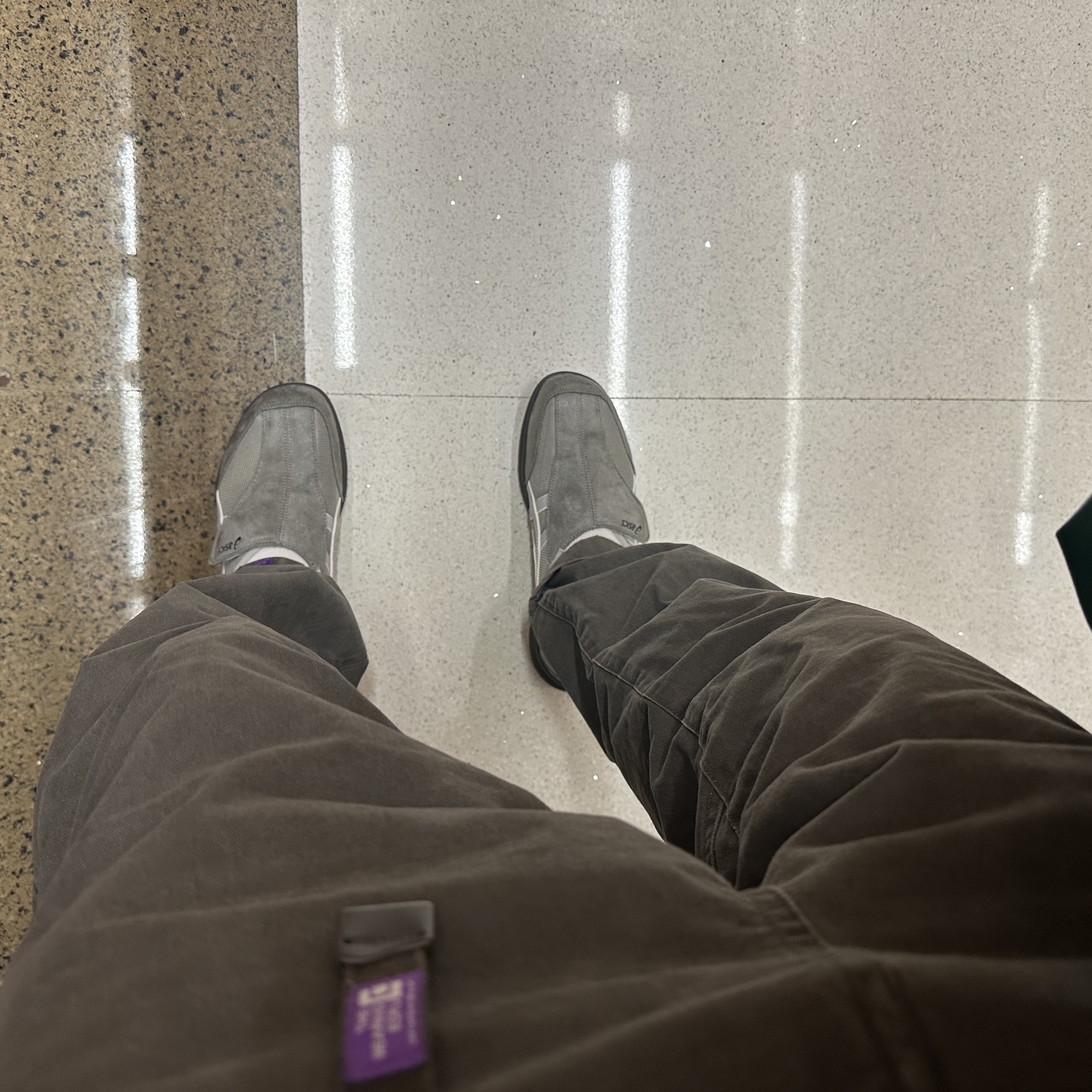 Asics Life Walker 010 Grey - 3E Wide 착용 스타일