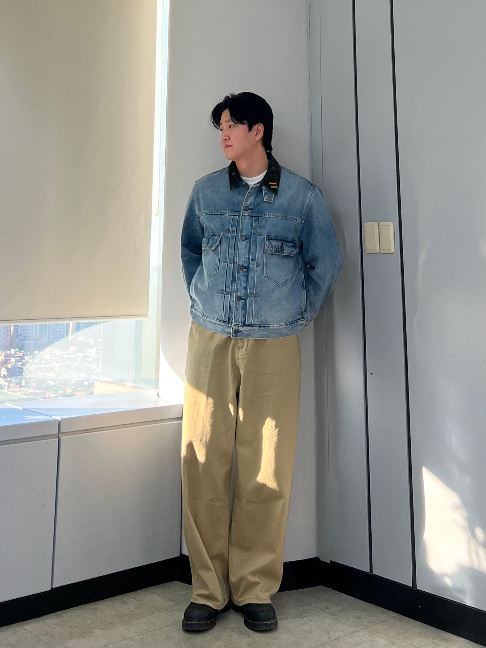 Levi's x Barbour Type II Trucker Jacket Vintage Washed Denim, Dr. Martens x Thisisneverthat 1461 Waxed Full Grain Black 착용 스타일 - 2