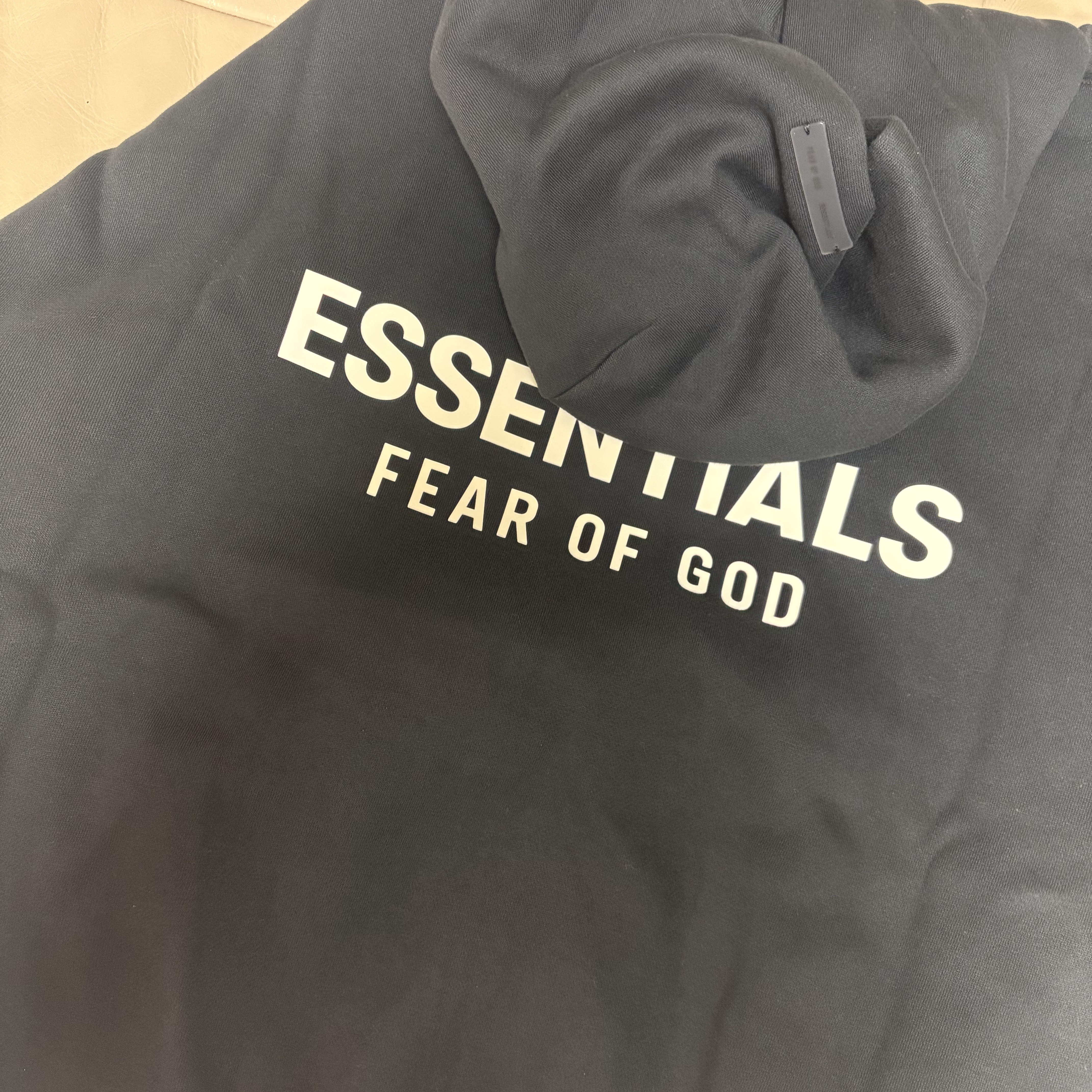 Essentials Classic Hoodie Vintage Black - 25FW 착용 스타일