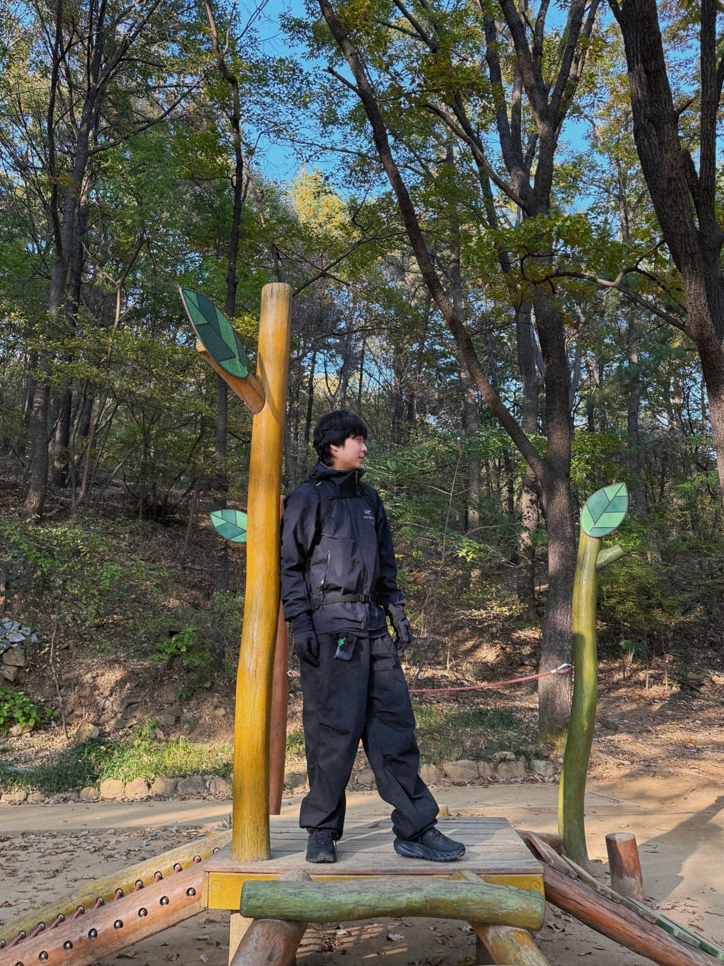 Arc'teryx Zeta SL Jacket Black, Montbell Mini Zip Wallet Gray 착용 스타일 - 2