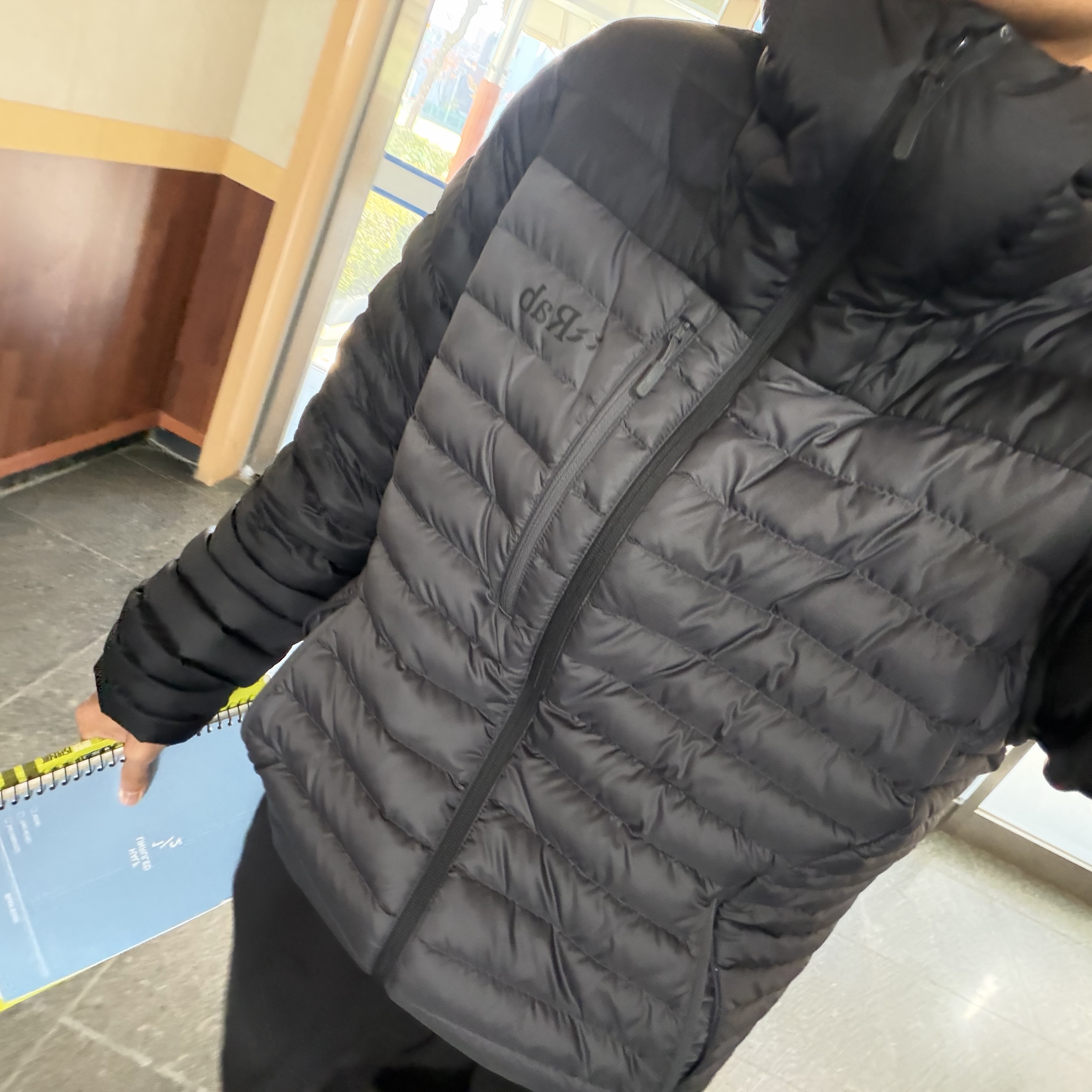 Rab Microlight Alpine Jacket Black Graphene, Rab Microlight Alpine Jacket Black 착용 스타일