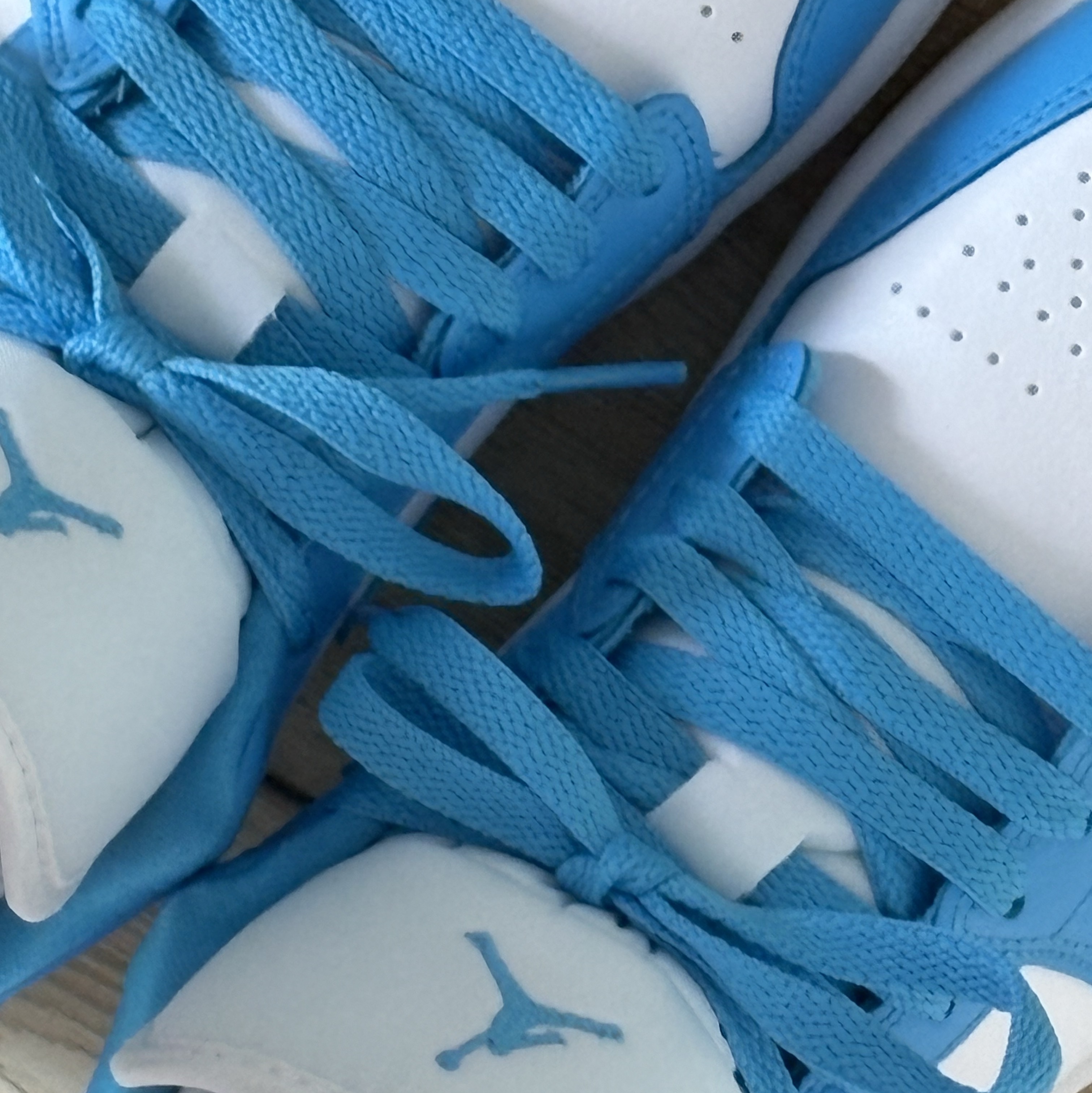 (W) Jordan 1 Low White Gum Light Brown 착용 스타일 - 1