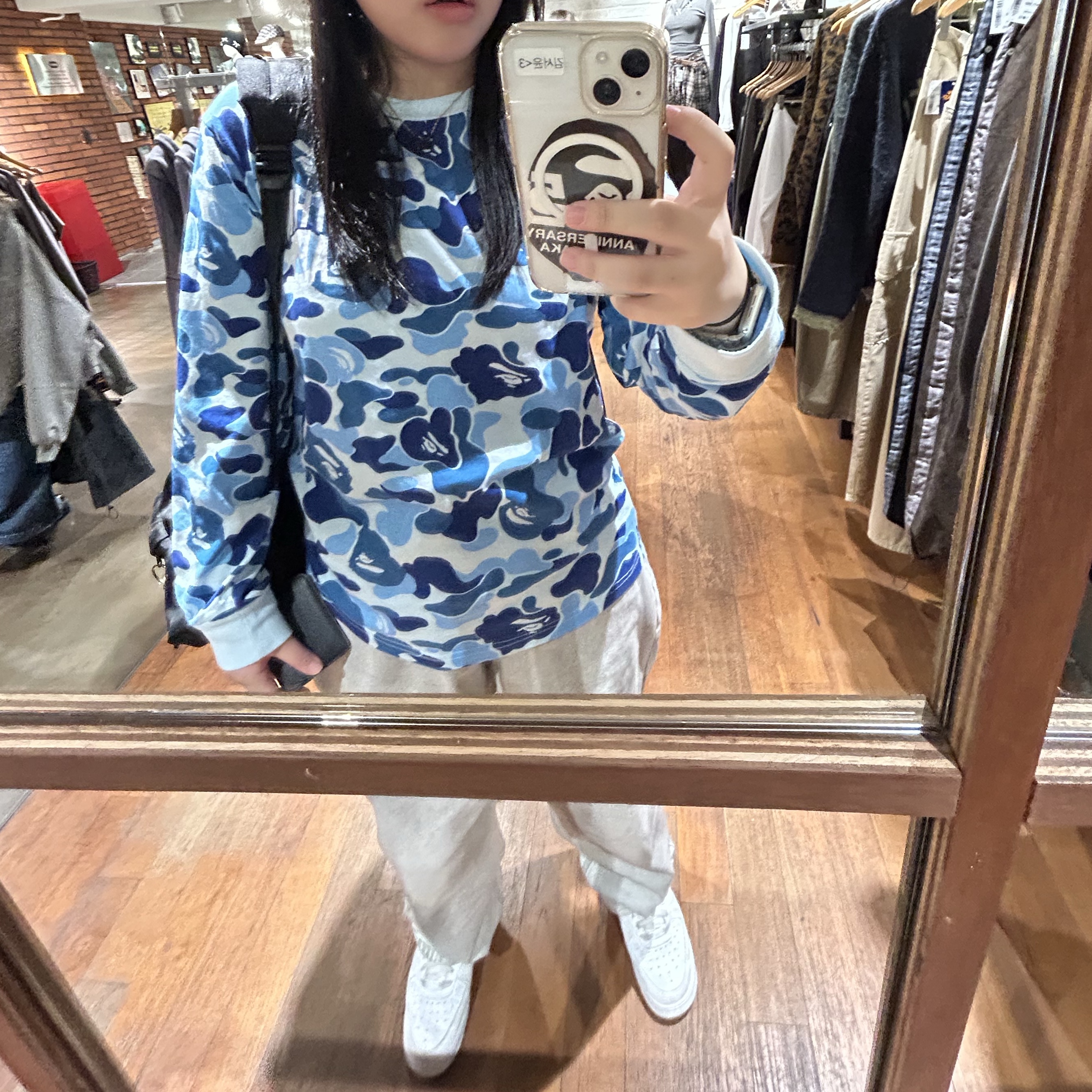Nike Air Force 1 '07 White Black, BAPE ABC Camo NYC One Point L/S T-Shirt Blue 착용 스타일 - 2