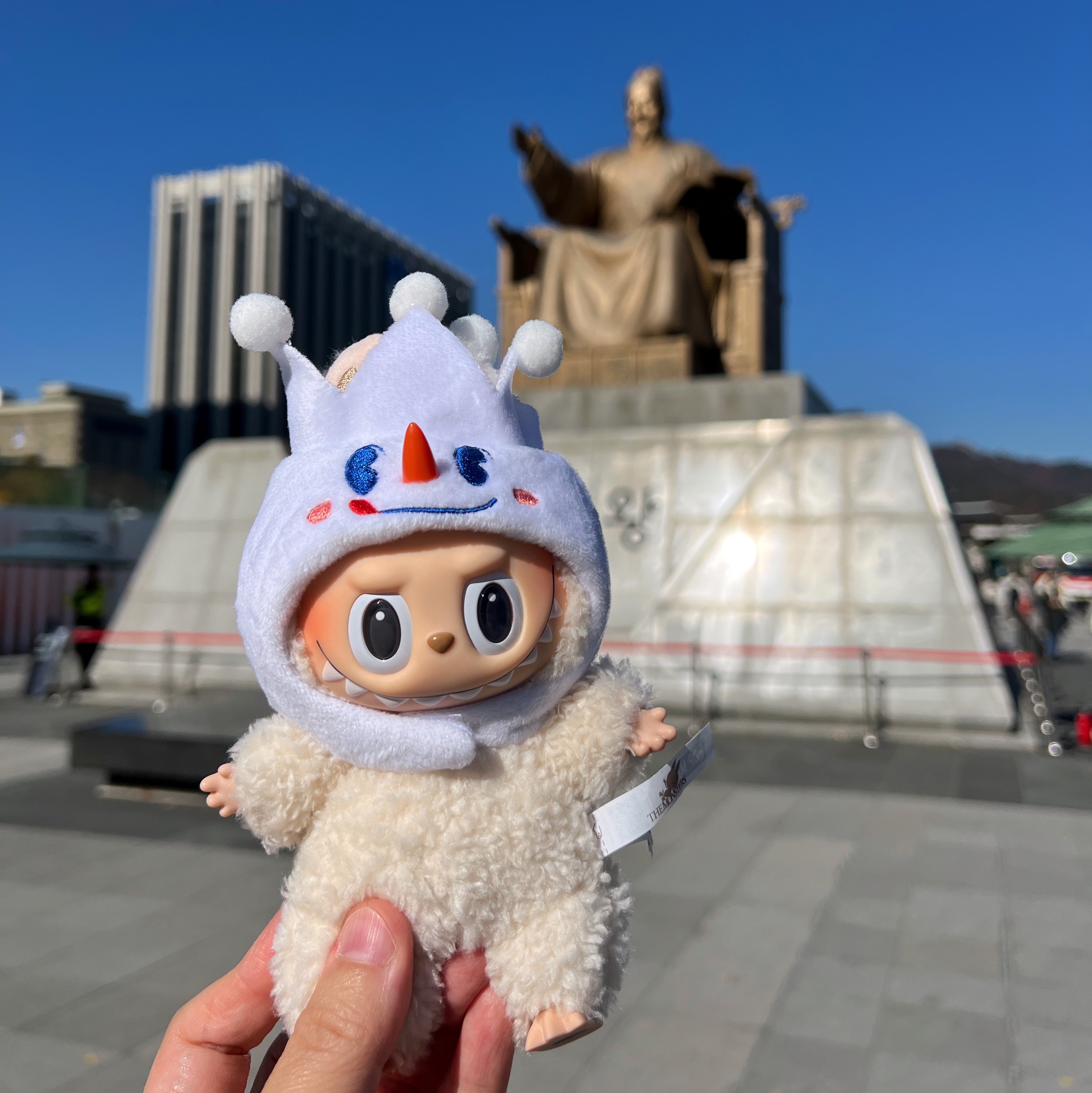 Pop Mart Labubu The Monsters Labubu Tasty Macarons Series Soymilk Keyring (Opened Case) 착용 스타일 - 1
