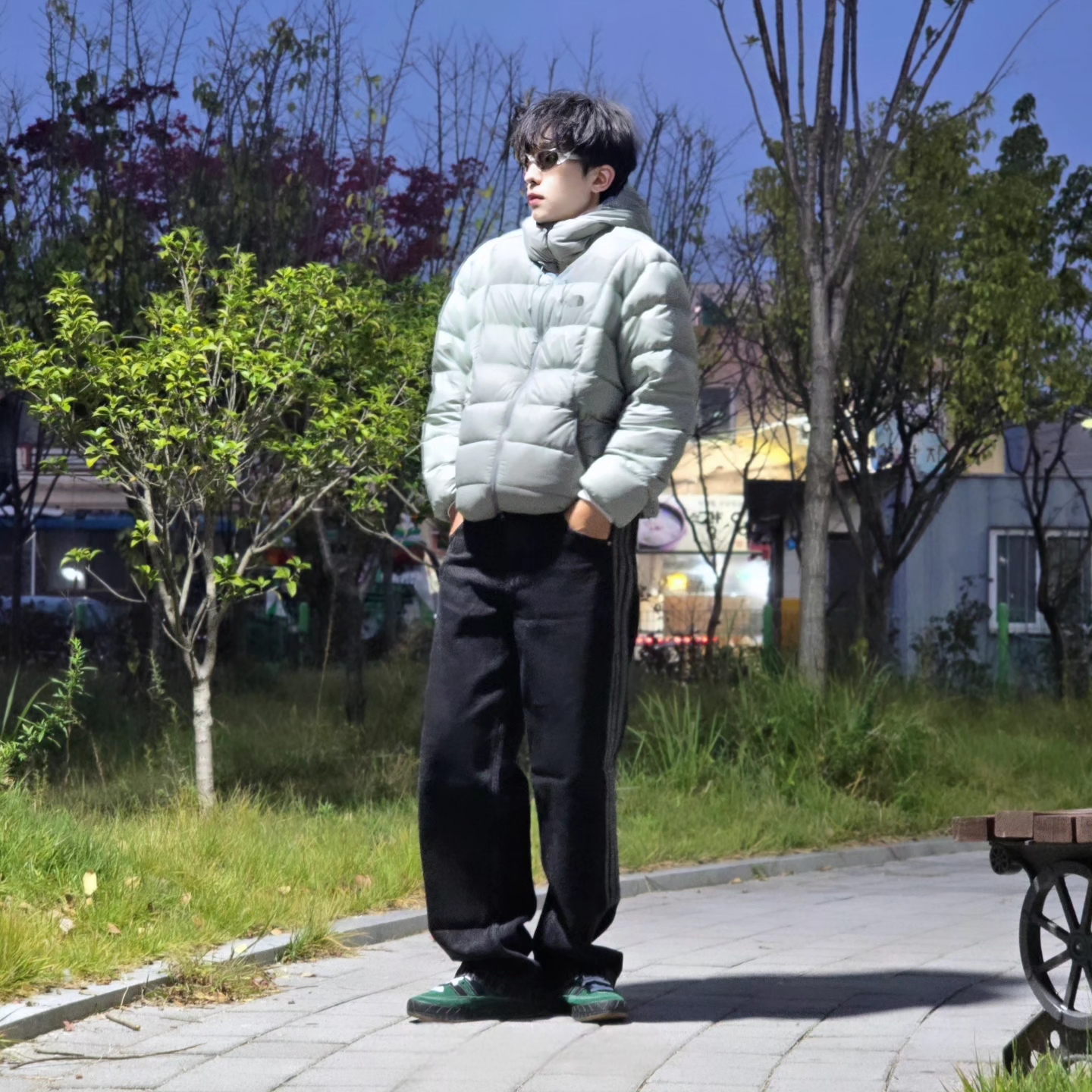 The North Face Ruta Down Jacket Light Khaki - 25SS, Adidas Adicolor Denim Firebird Pants True Black Denim - KR Sizing 착용 스타일 - 4