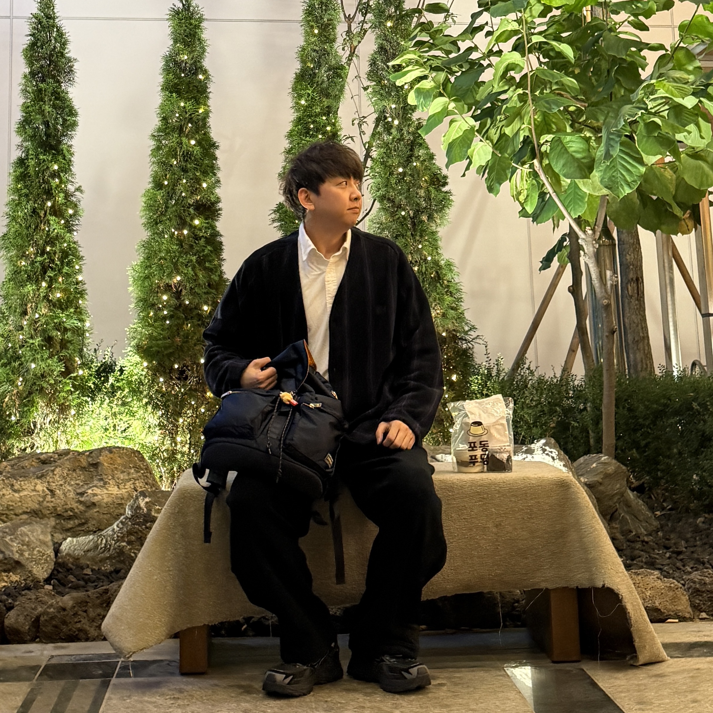 Uniqlo x Needles Fleece Wide Pants Black - KR, Uniqlo x Needles Fleece Oversized Cardigan Black - KR 착용 스타일 - 1