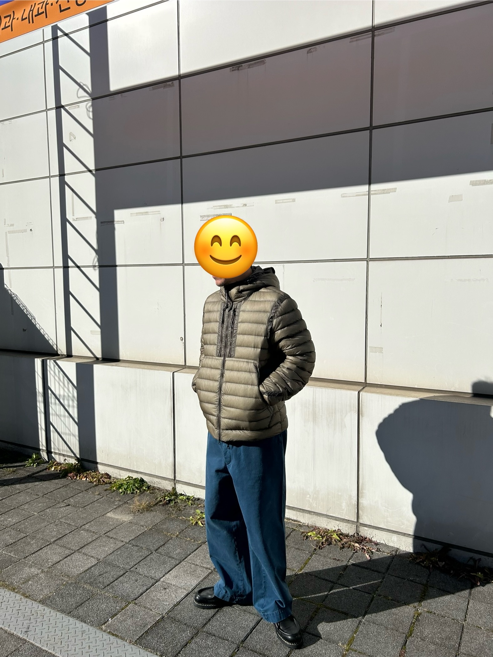 C.P. Company Medium Down Jacket Fungi Grey - 25FW, A.Presse Vintage Work Pants Blue - 25FW 착용 스타일 - 2