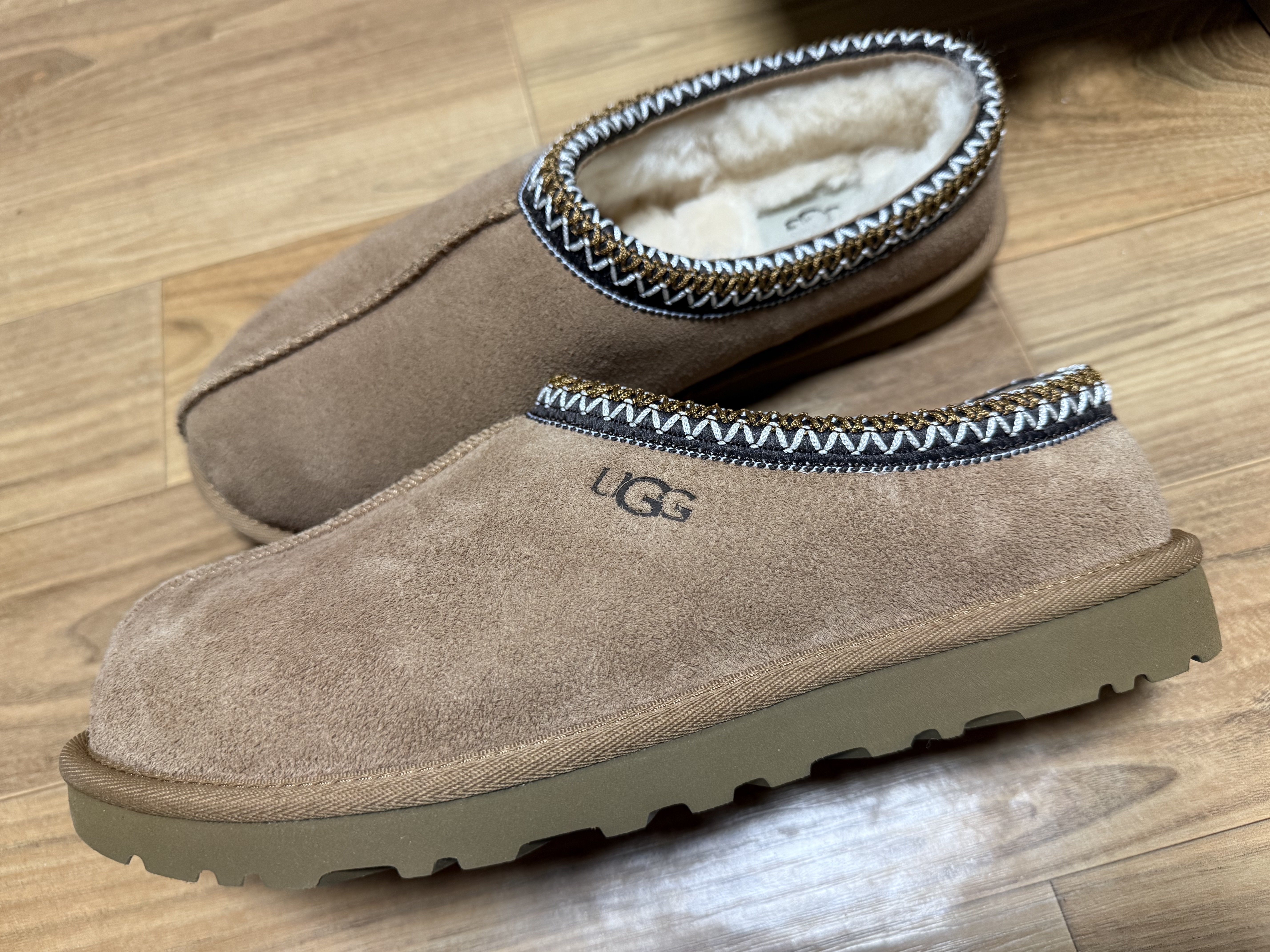 UGG Tasman II Slipper Chestnut 착용 스타일