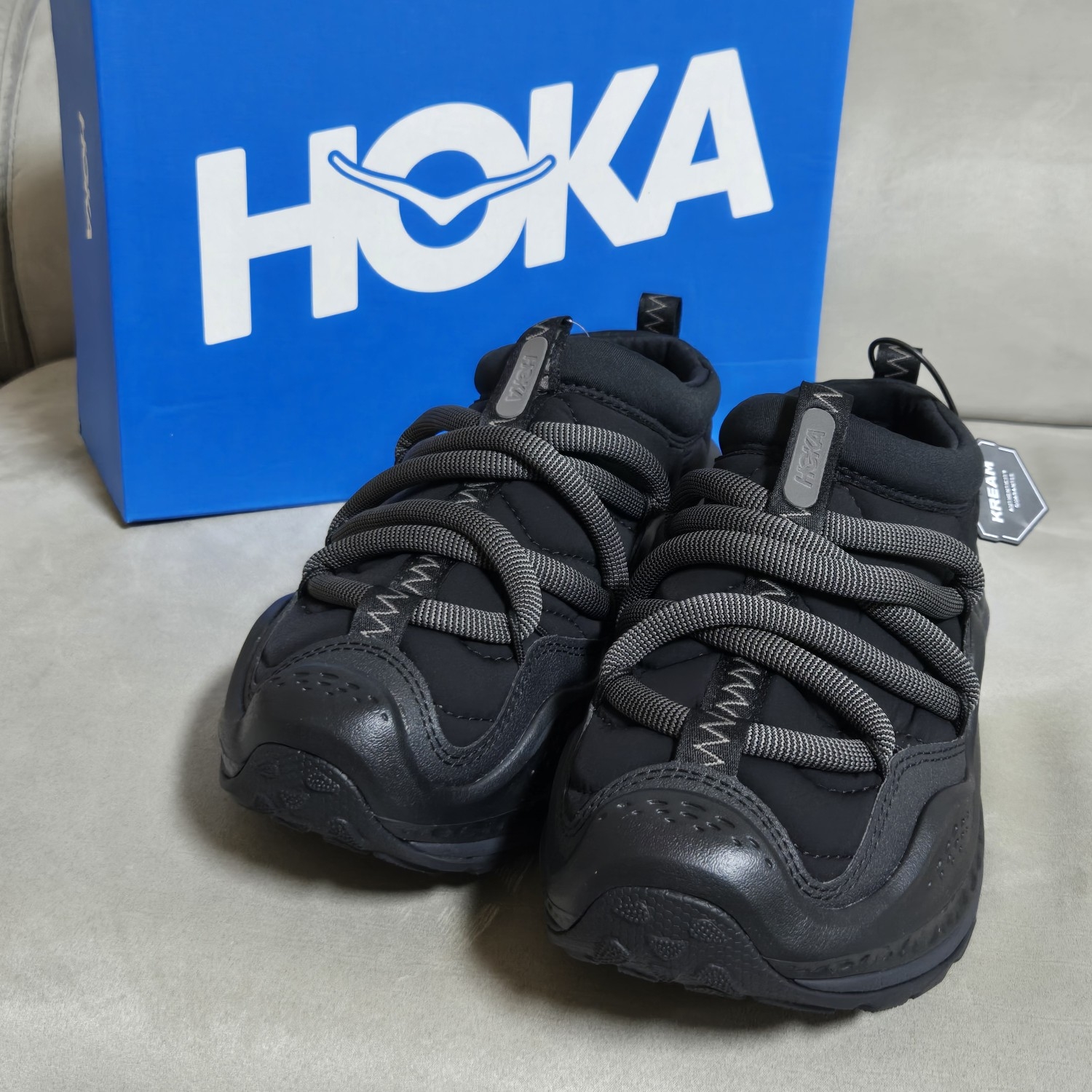 Hoka Ora Primo Black 착용 스타일