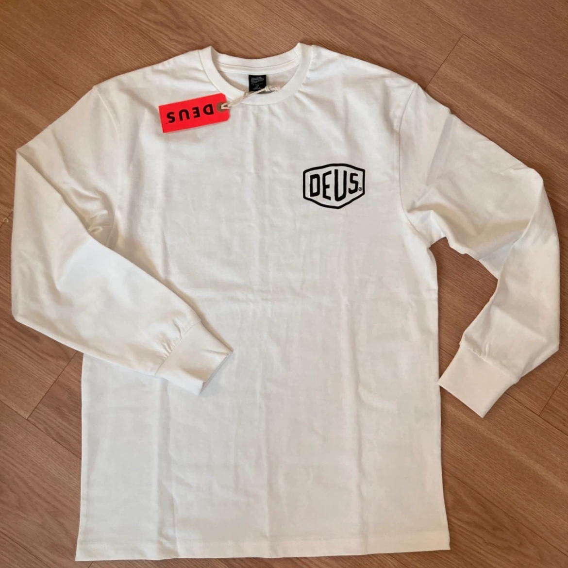Deus Ex Machina Seoul College Address Long Sleeve T-Shirt White 착용 스타일