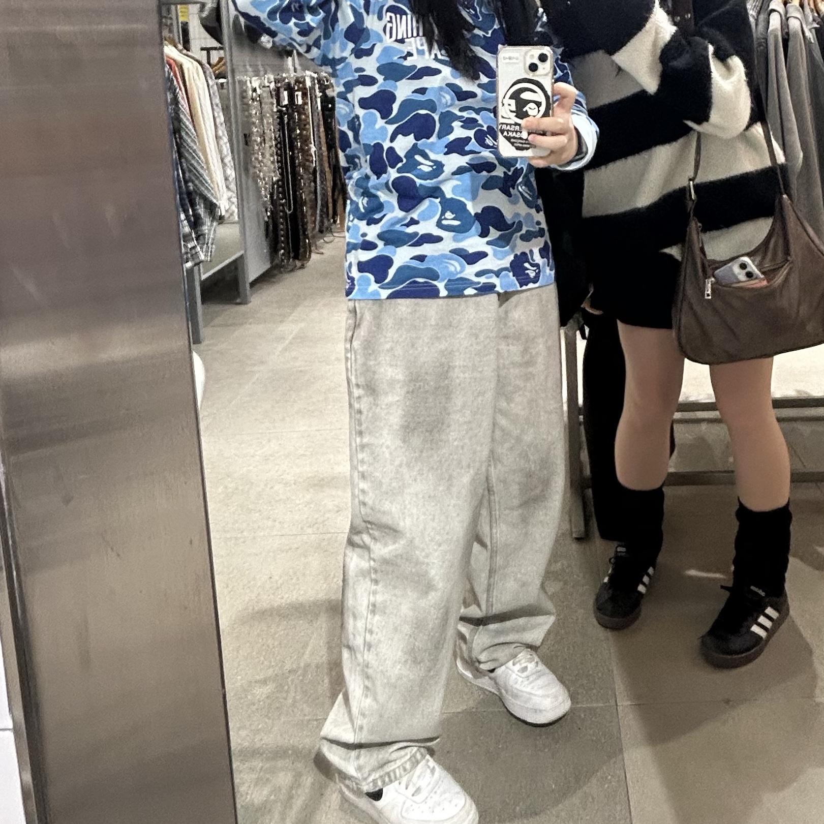 Nike Air Force 1 '07 White Black, BAPE ABC Camo NYC One Point L/S T-Shirt Blue 착용 스타일 - 4
