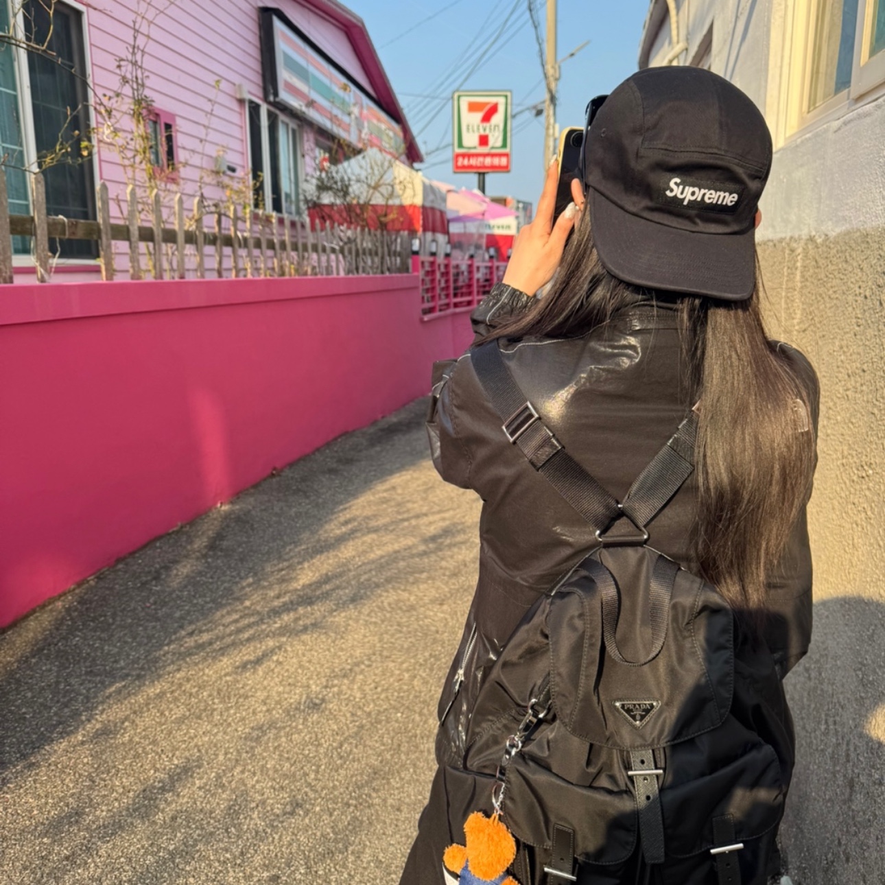 The North Face White Label Novelty Olema Jacket Black, Prada Re-Nylon Medium Backpack Black 착용 스타일 - 2