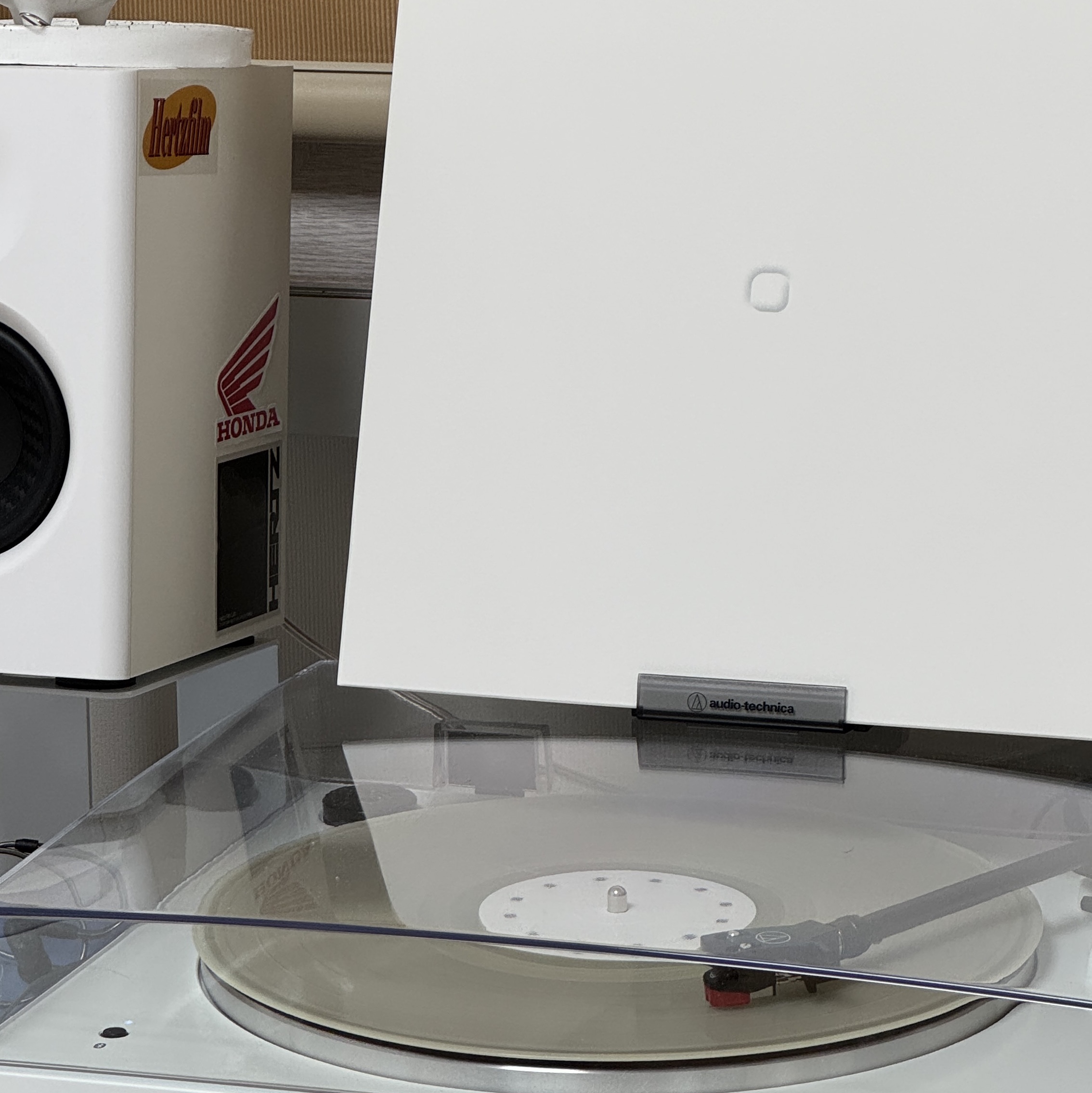 Se So Neon 1st Album NOW LP Glow In The Dark, Audio-Technica AT-LP3XBT Automatic Belt-Drive Turntable (Wireless & Analog) White 착용 스타일
