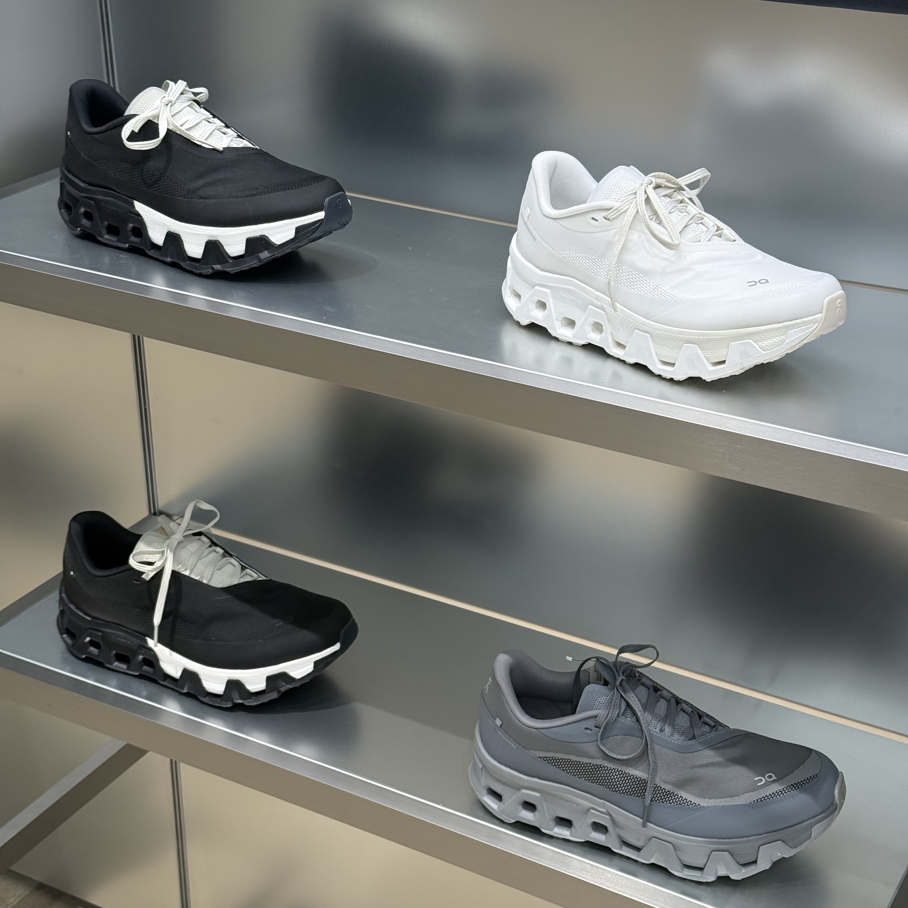 On Running x Post Archive Faction (Paf) Cloudmonster Hyper Black 착용 스타일 - 1