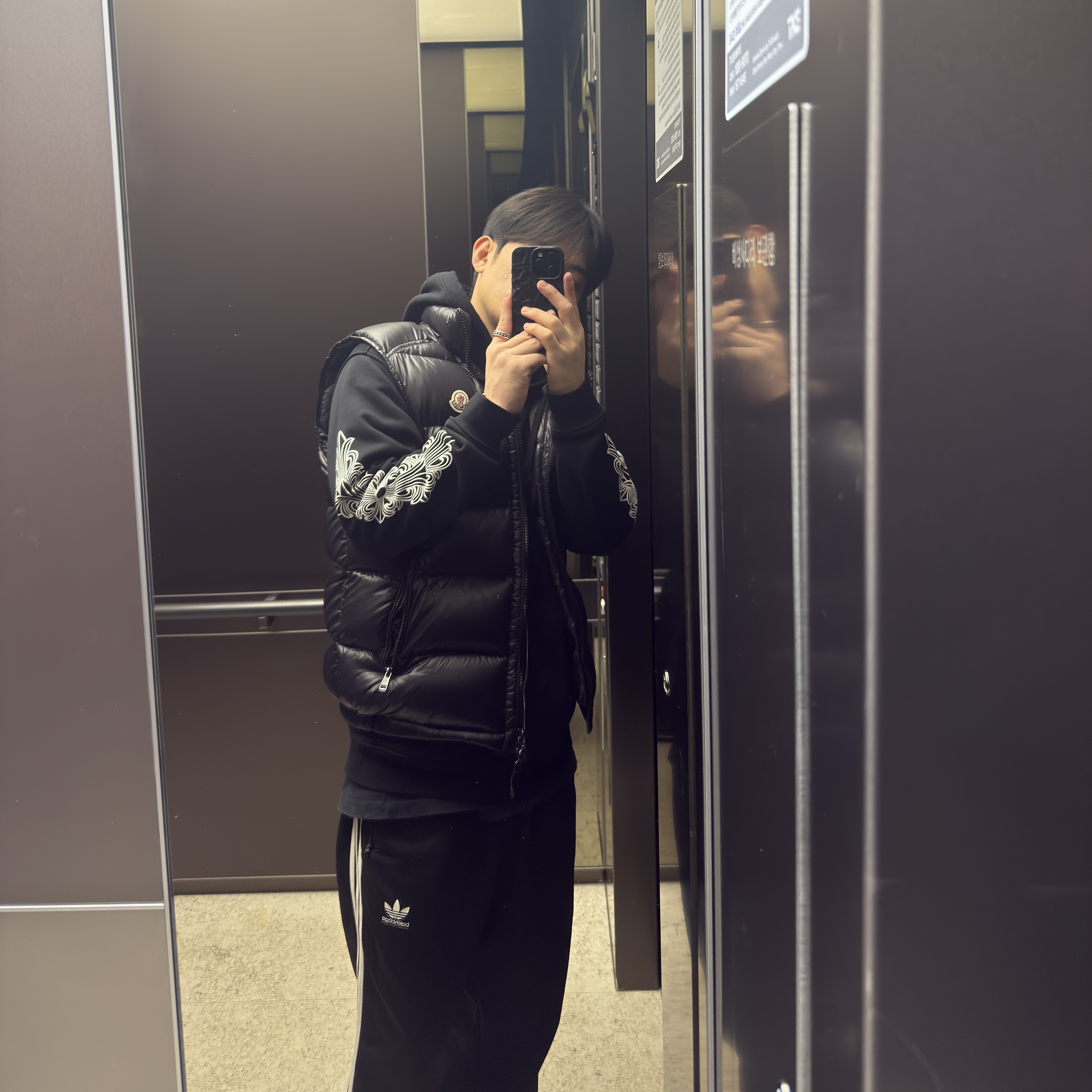 Moncler Tibb Down Gilet Black - 25FW, Moncler Tibb Down Vest Black - 24FW 착용 스타일