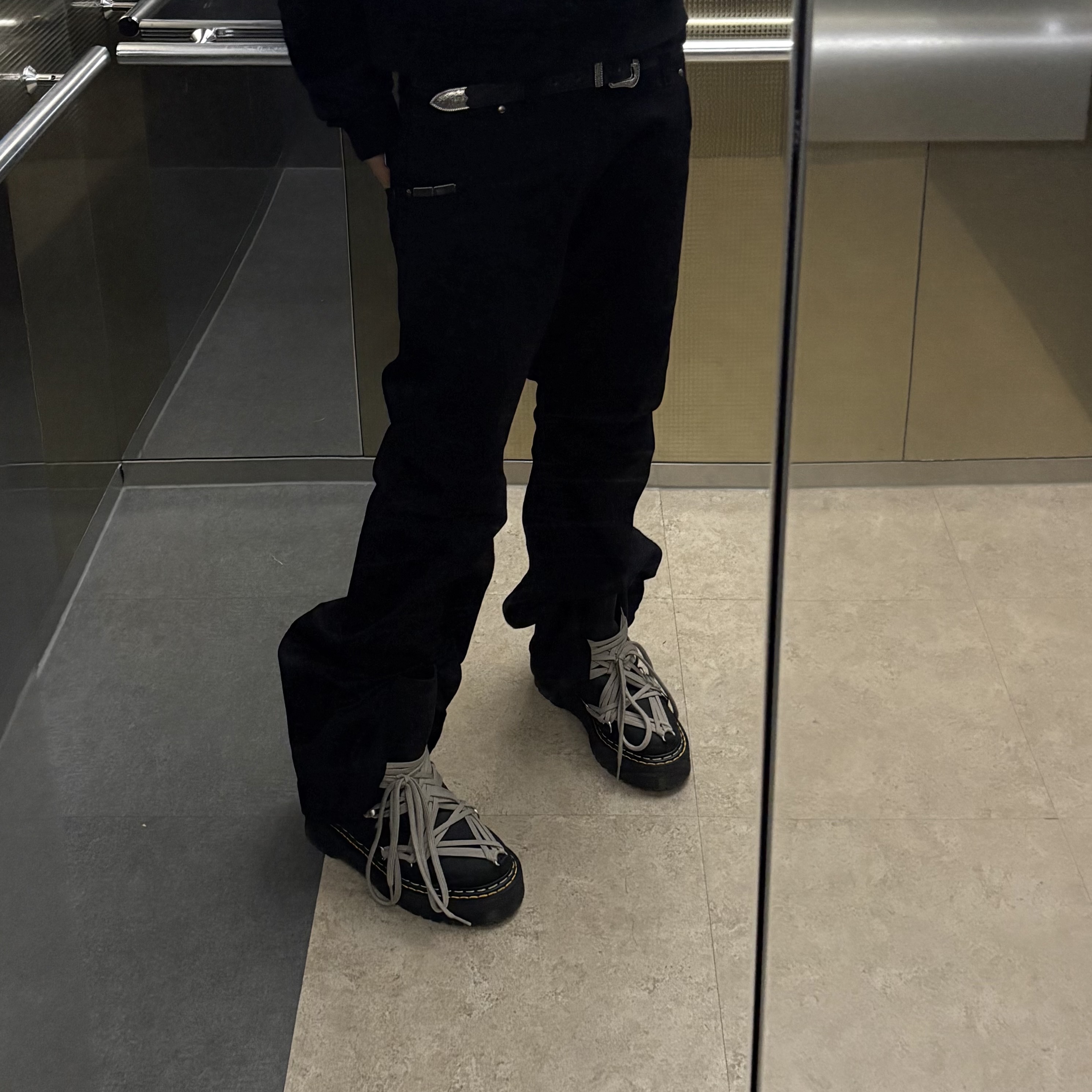 Dr. Martens x Rick Owens 1460 Quad Sole Mega Lace Boots Black 착용 스타일