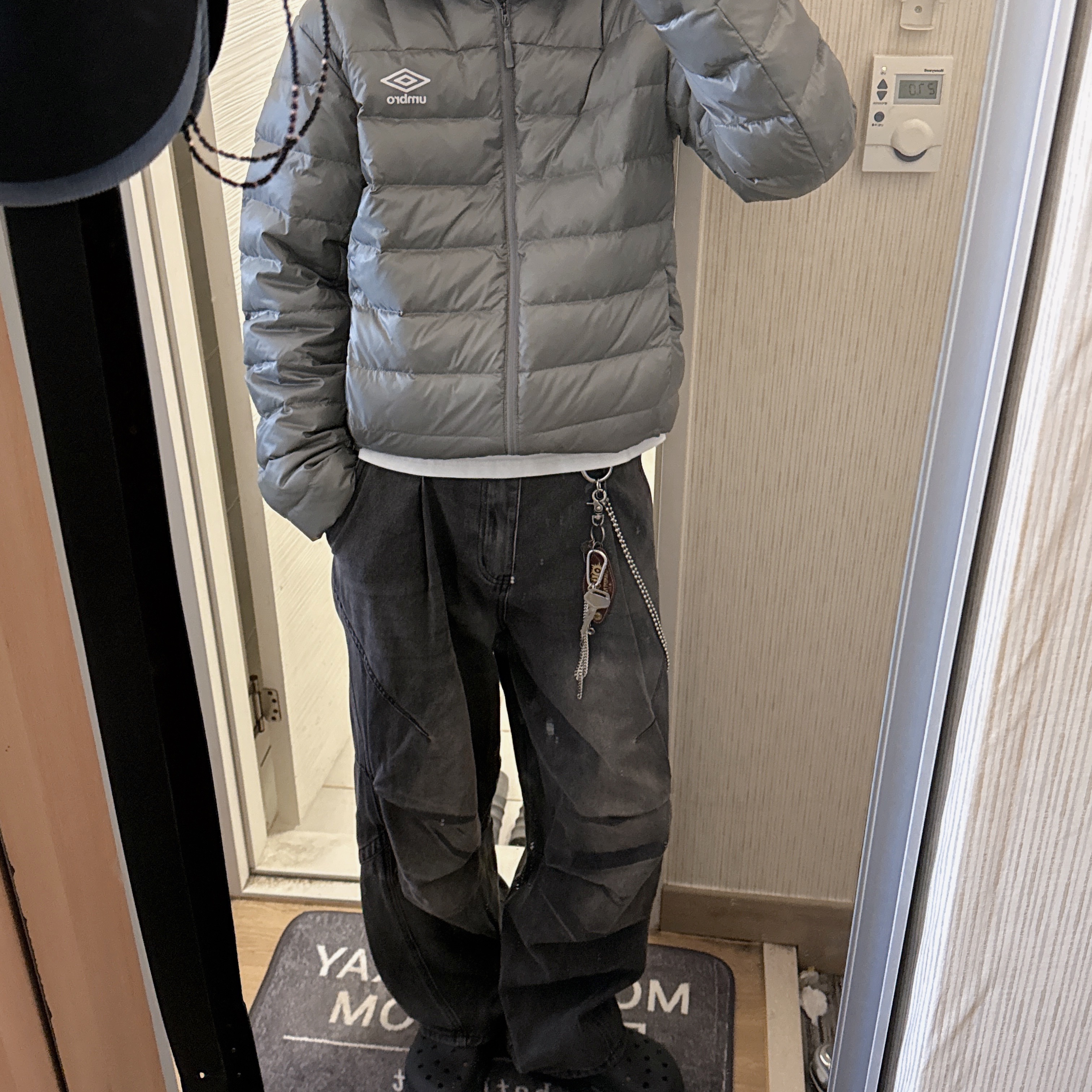 Umbro Featherflex Light Weight Hooded Down Jacket Grey Khaki, Ogarp Metal Keyring Silver 착용 스타일