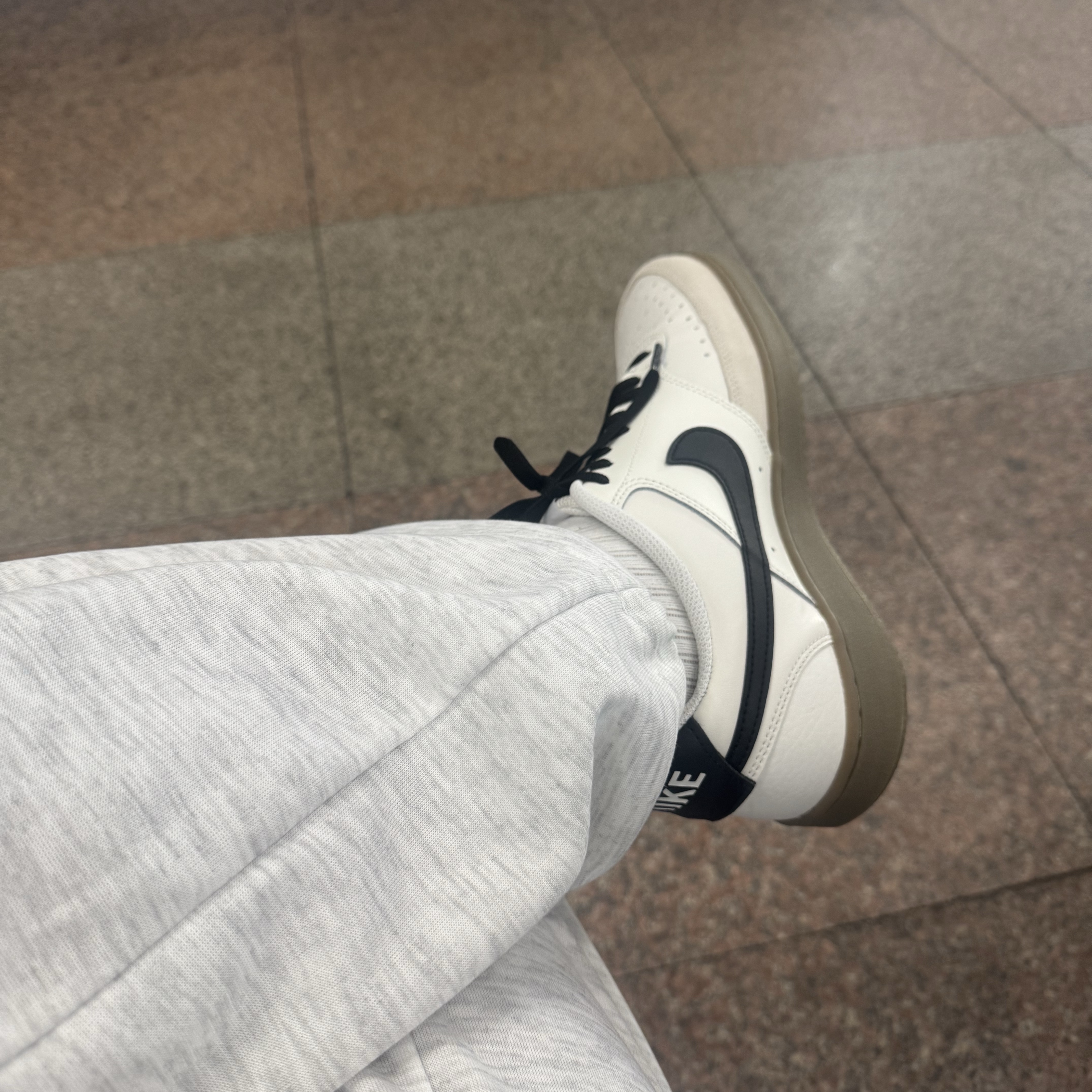 Nike Court Vision Low Sail Light Orewood Brown 착용 스타일