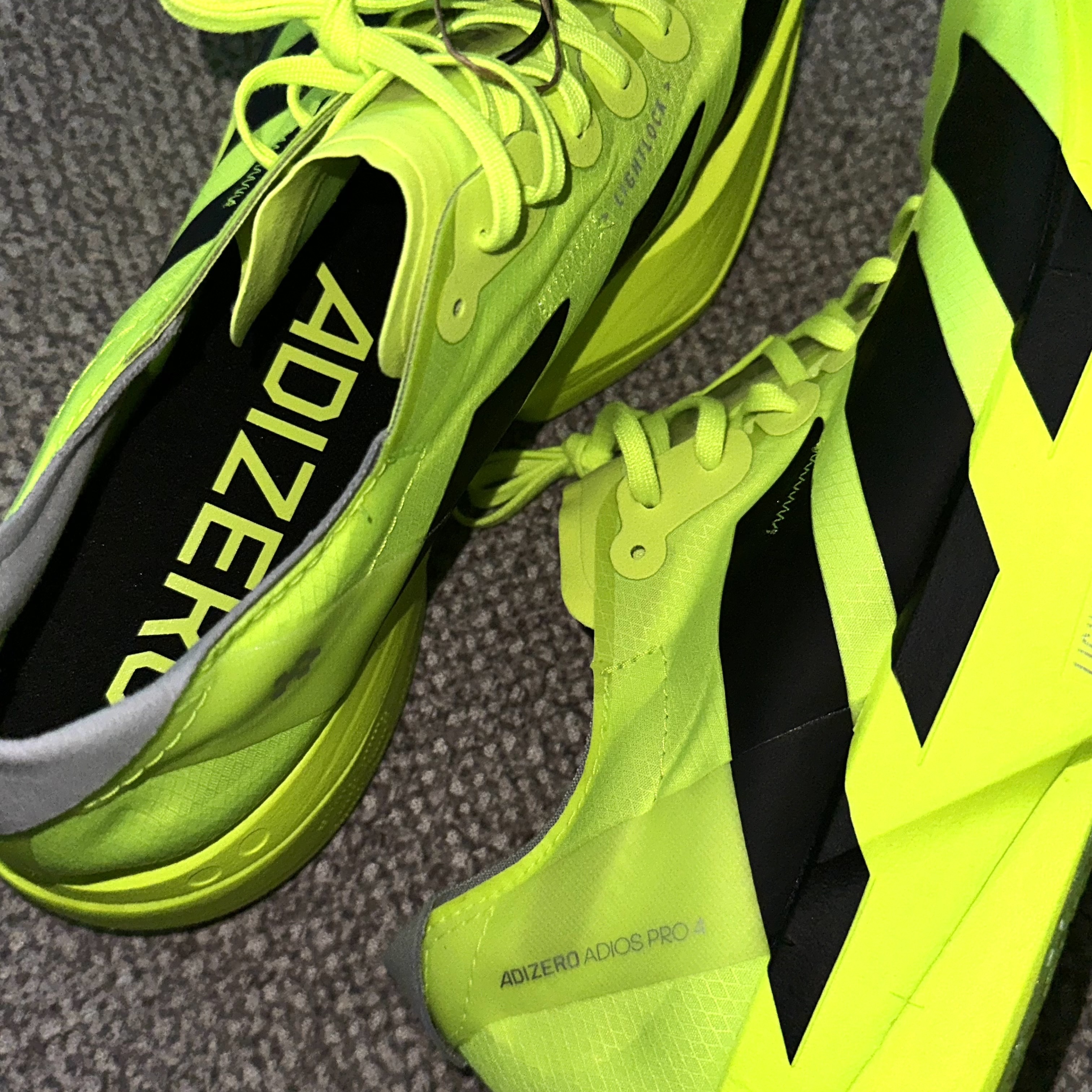 Adidas Adizero Adios Pro 4 Lucid Lemon Core Black 착용 스타일 - 2