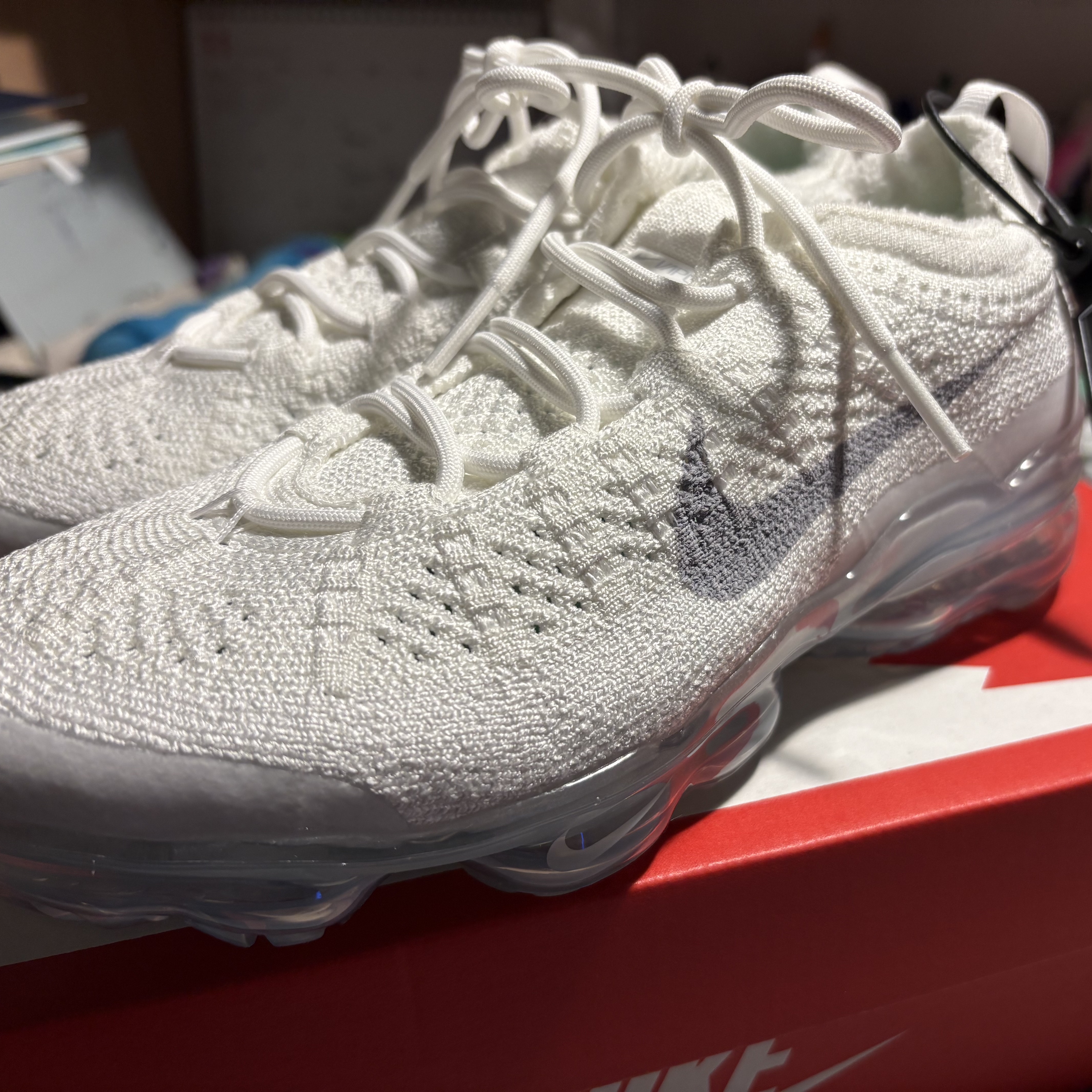 (W) Nike Air Vapormax 2023 Flyknit White 착용 스타일 - 3