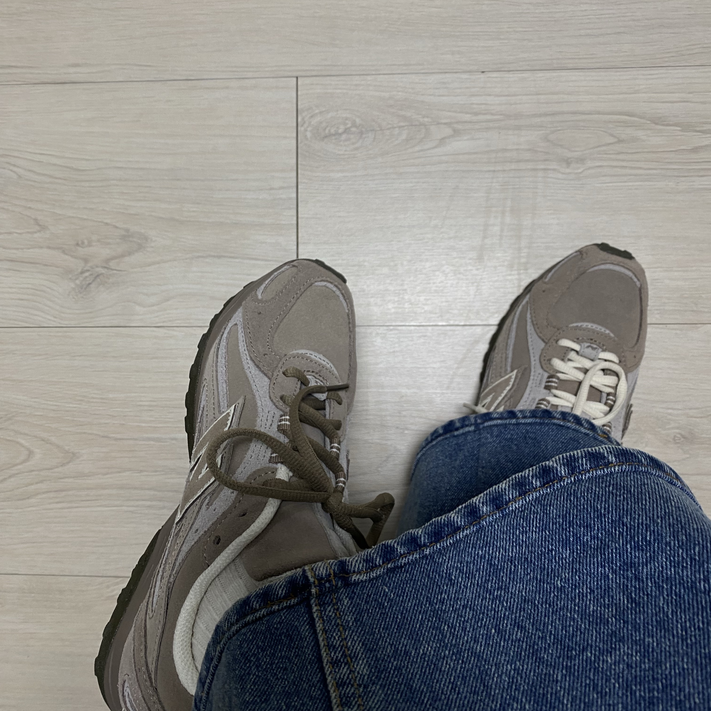 New Balance 204L Suede Mushroom Arid Stone 착용 스타일