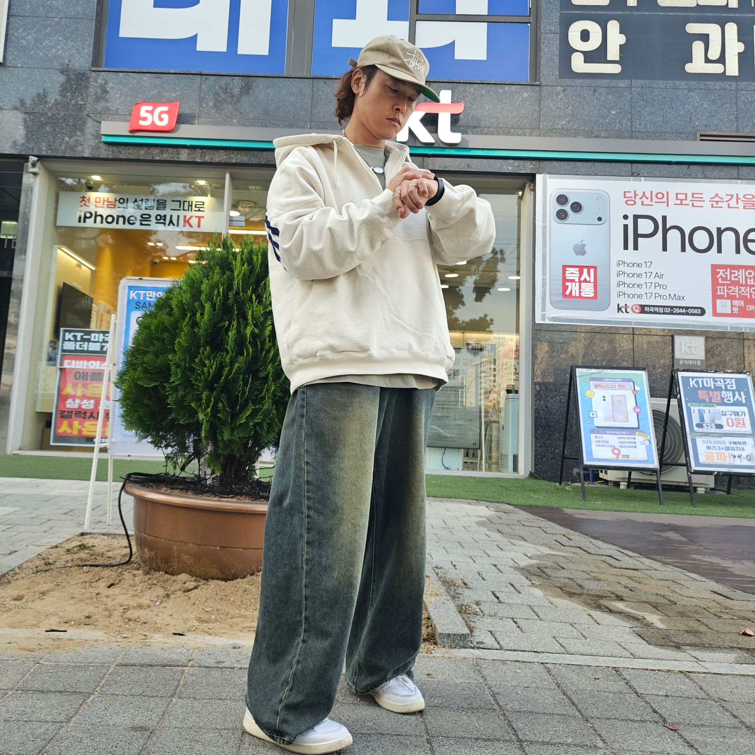 Stussy Basic Strapback Cap Khaki, Jordan 1 x Union KO Low White 착용 스타일 - 3