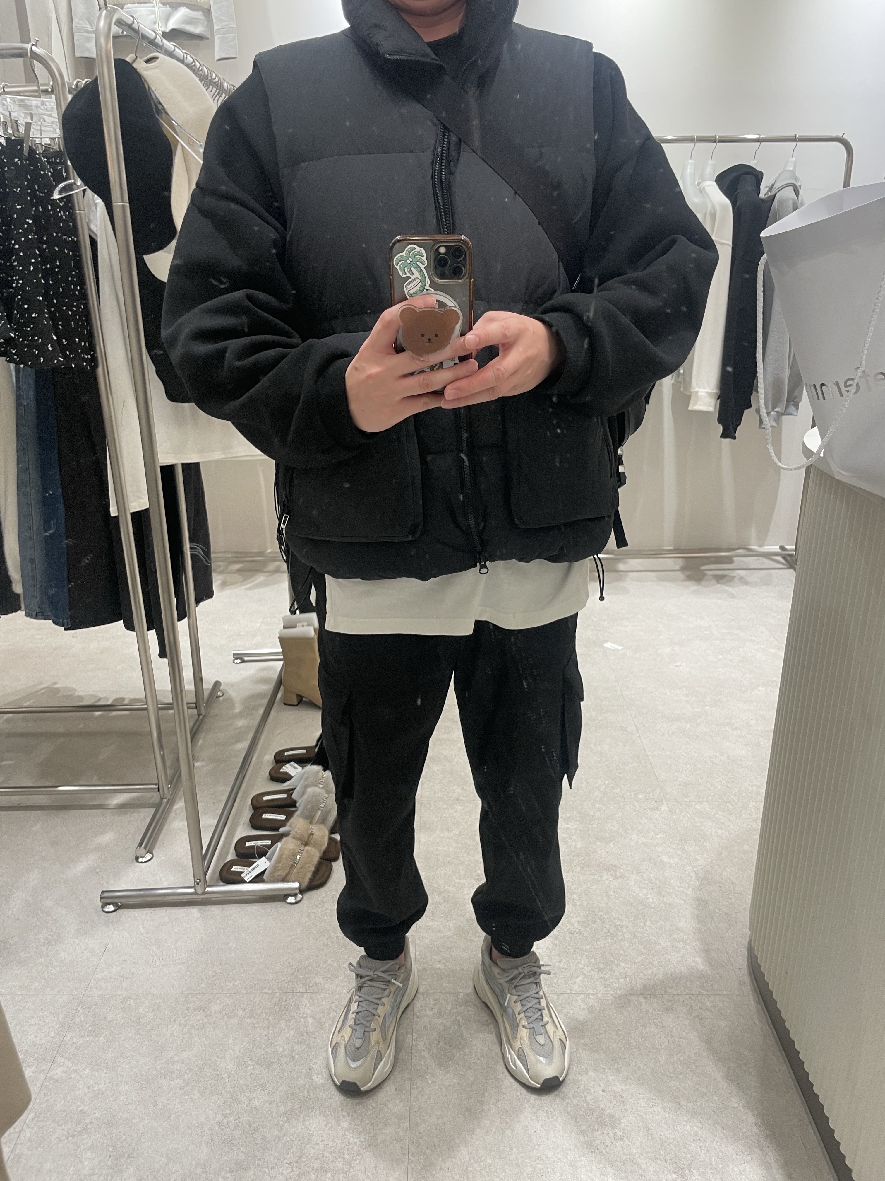 Essentials Fleece State Crewneck Black - 24FW, Adidas Yeezy Boost 700 V2 Cream 착용 스타일