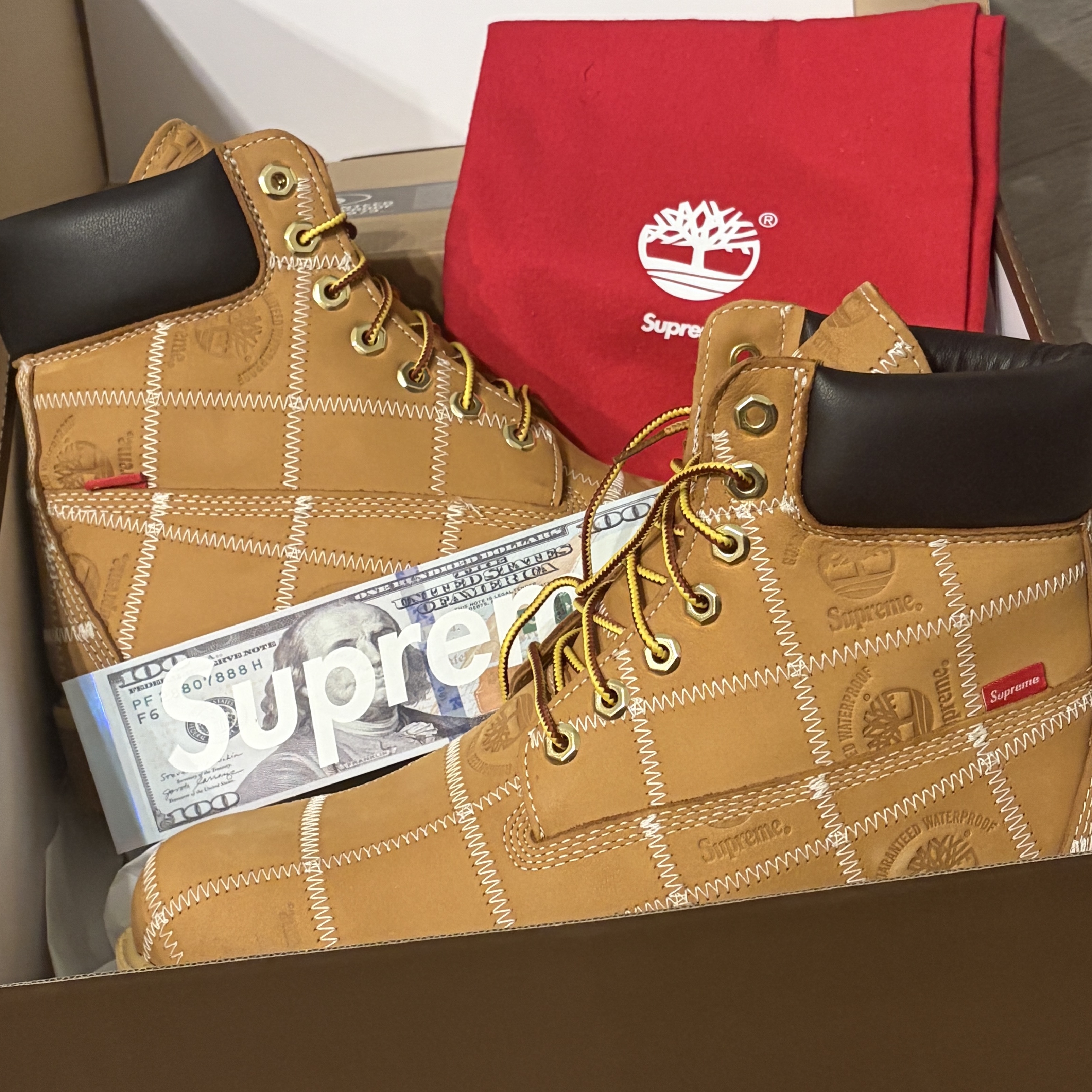 Timberland x Supreme Patchwork 6 Inch Premium Waterproof Boot Wheat - 25FW - Medium 착용 스타일