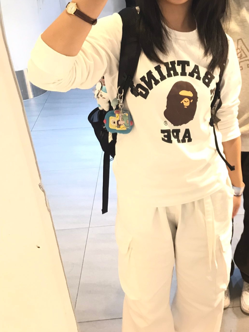 BAPE College L/S T-Shirt White, Salomon Trailblazer 20 Black 착용 스타일 - 2