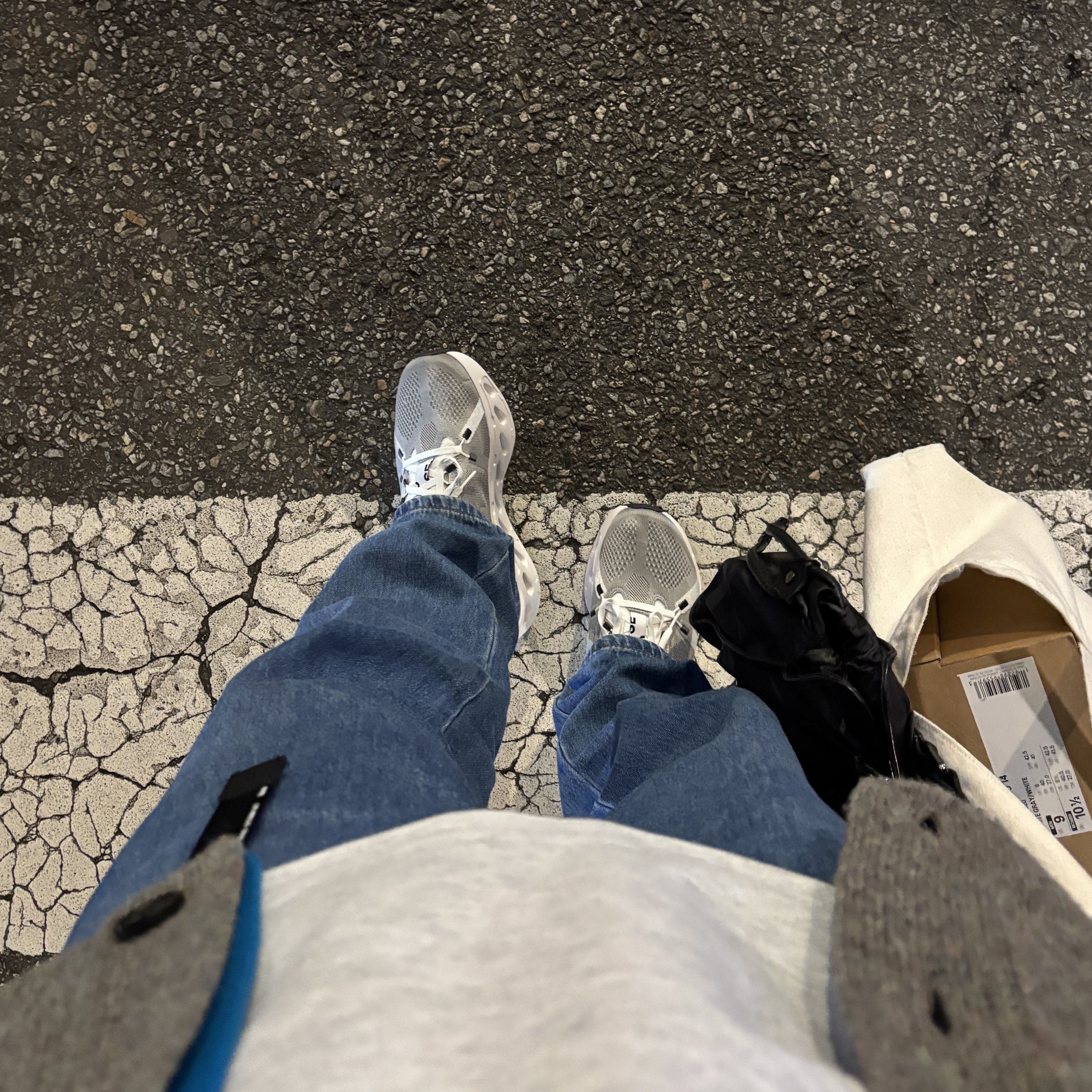 On Running Cloudeclipse Alloy White, Asics x Ronnie Fieg x Kith Gel-Kayano 14 Granite Gray White 착용 스타일 - 2