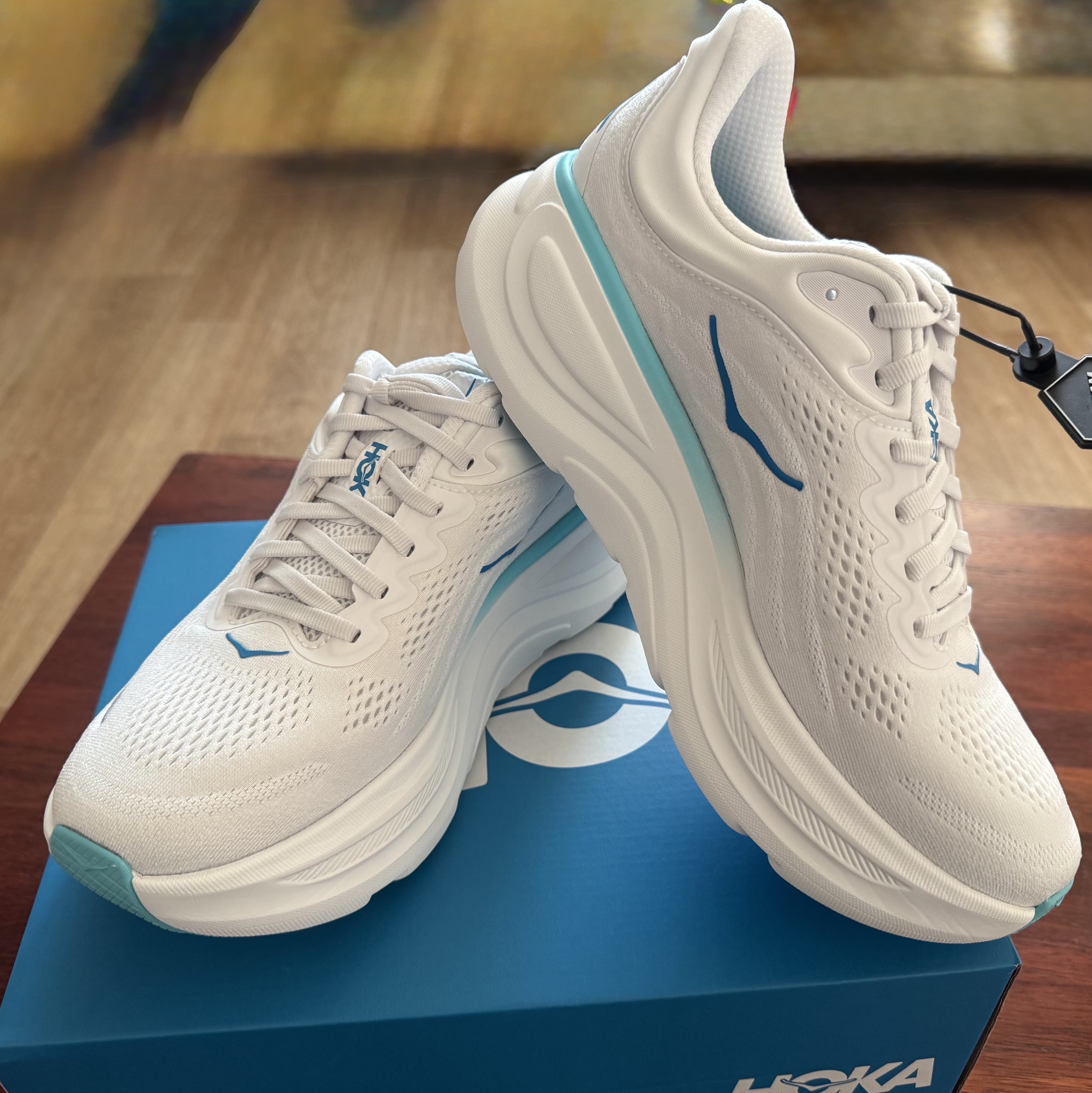 Hoka Bondi 9 White Blue - Regular 착용 스타일
