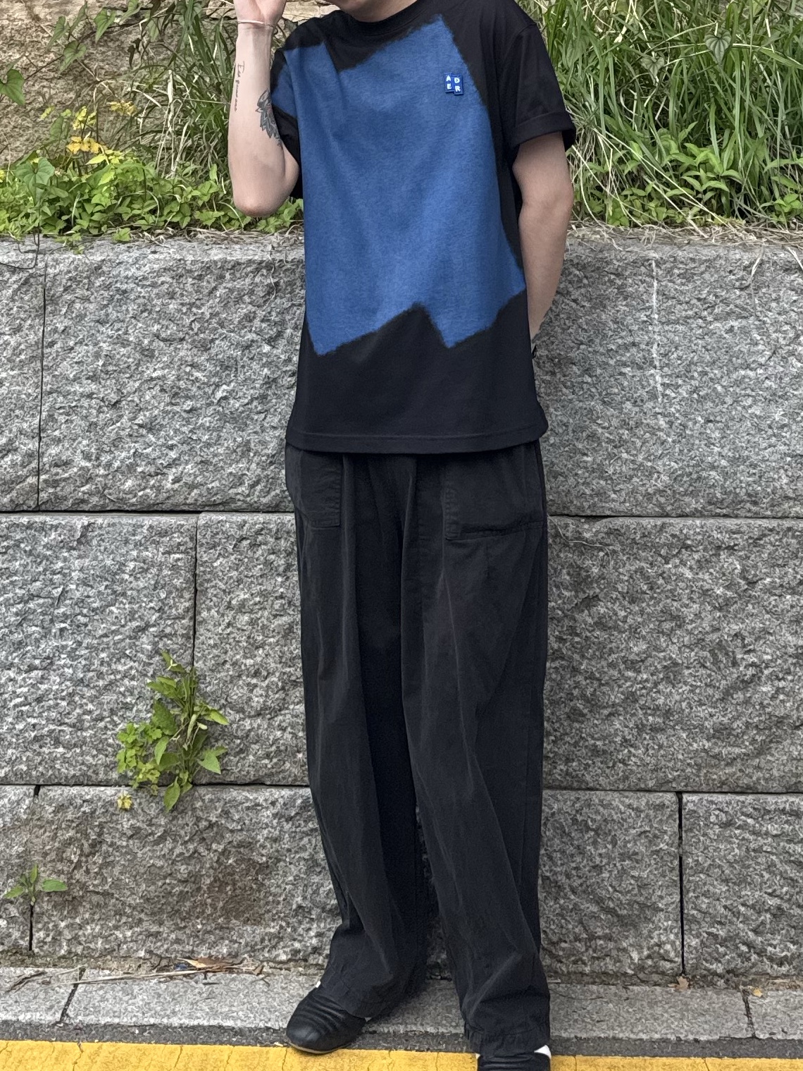 Ader Error Sig; TRS Tag T-Shirt 03 Black, (W) Adidas Taekwondo Core Black Cloud White 착용 스타일 - 2
