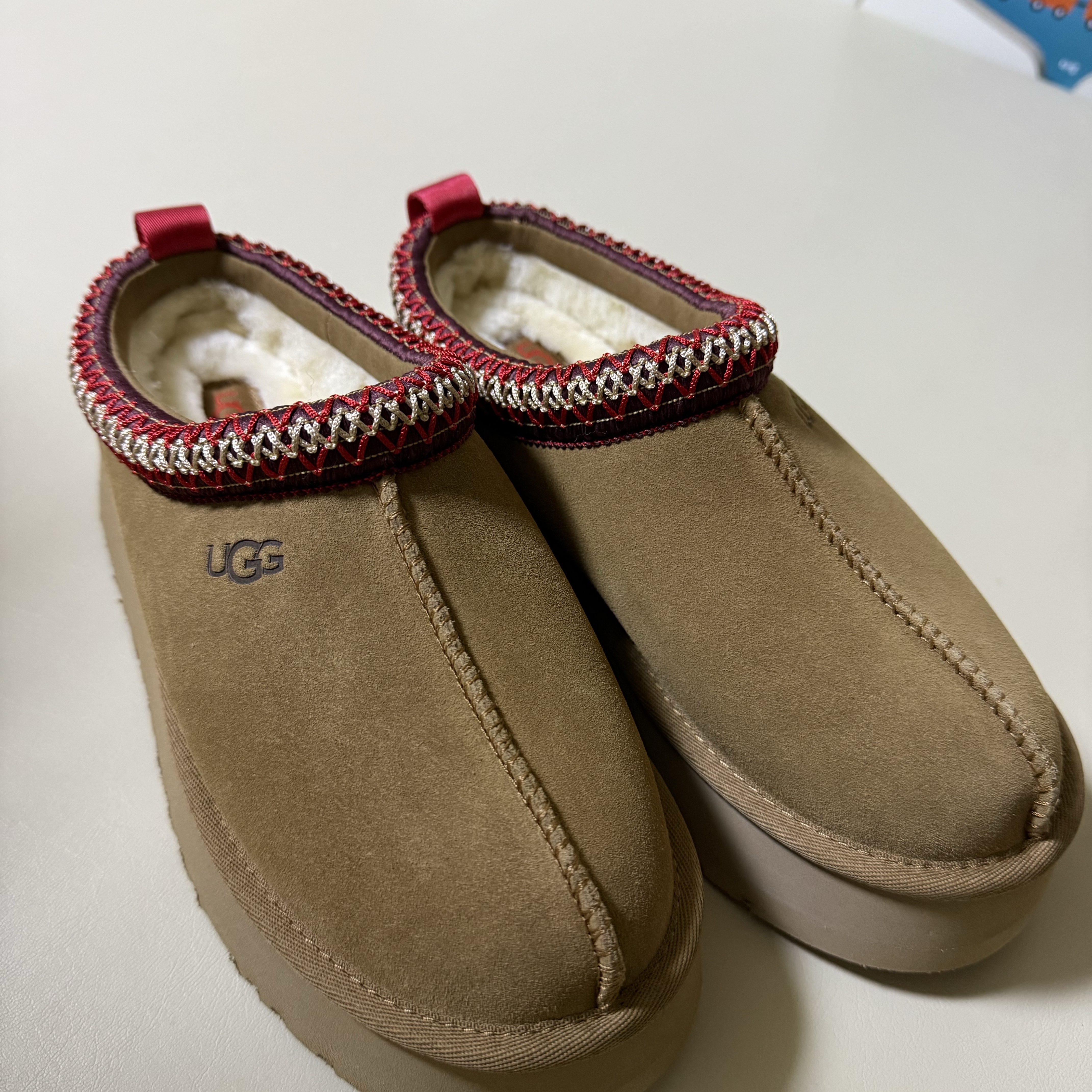 (W) UGG Tazz II Chestnut 착용 스타일