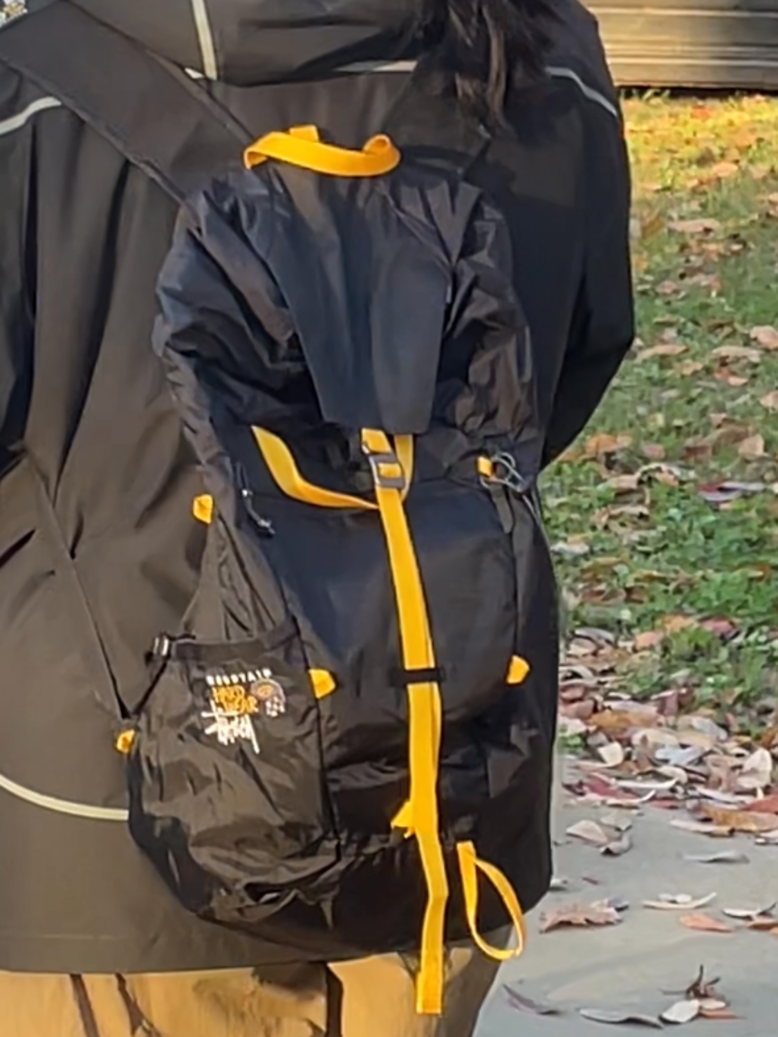 Stussy x Mountain Hardwear Ul 20 Backpack Black 착용 스타일