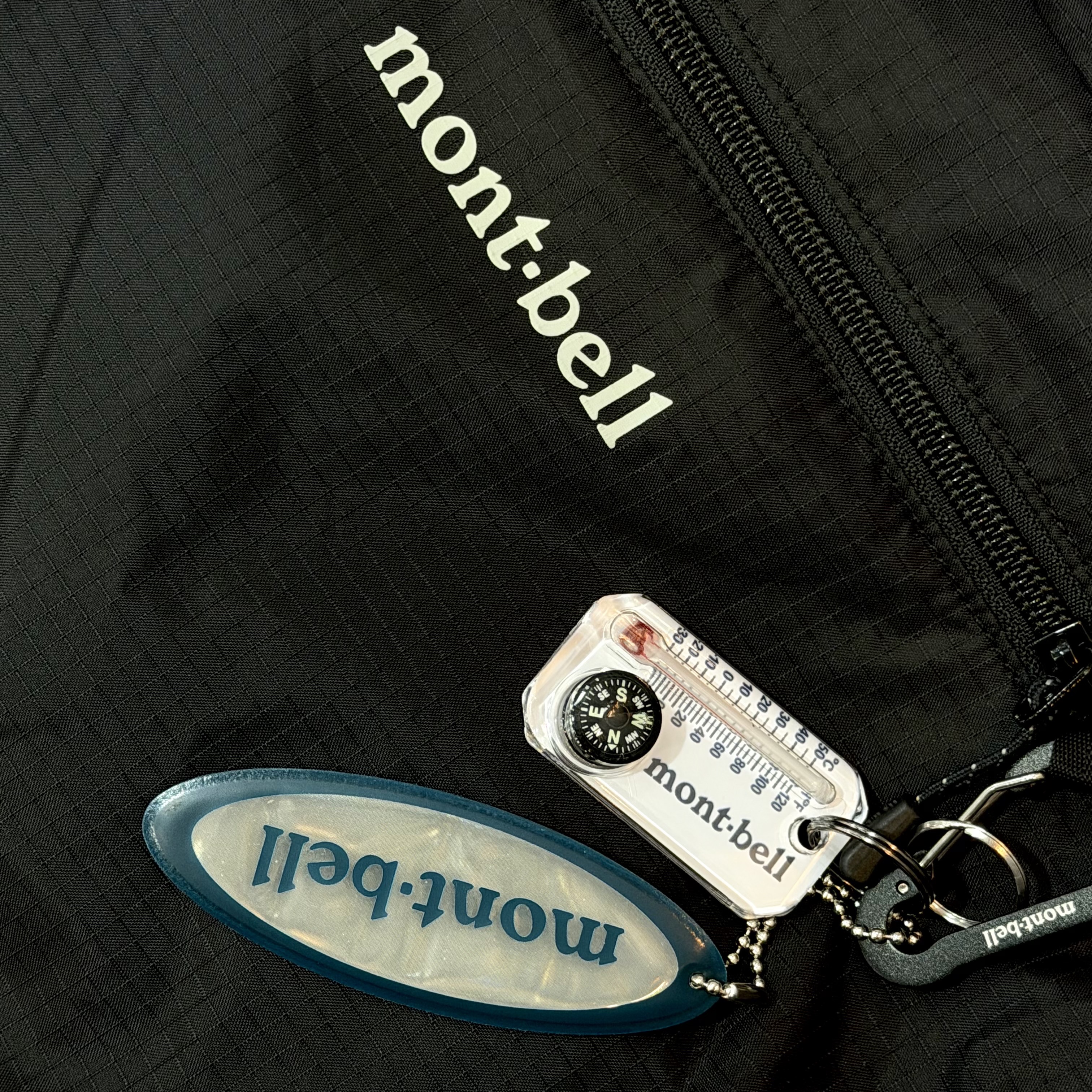 Montbell Pocketable Light Shoulder Bag Medium Black 착용 스타일