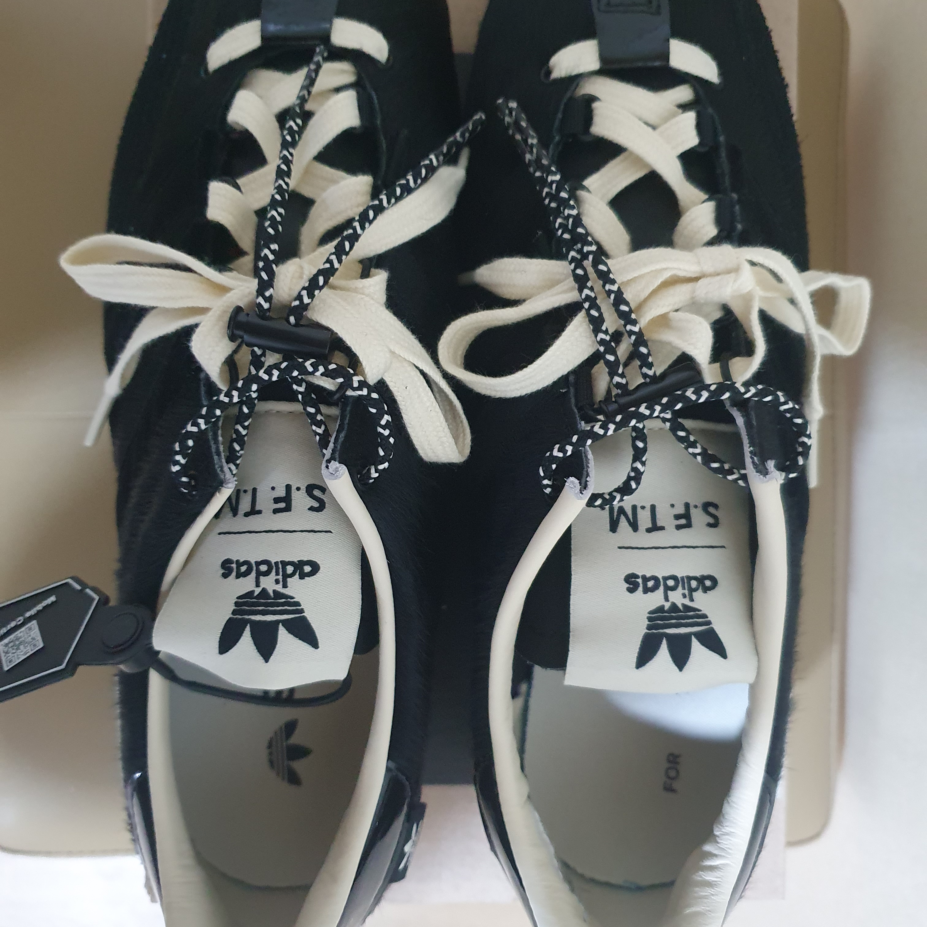 Adidas x Song for the Mute Country OG Core Black Cream White 착용 스타일