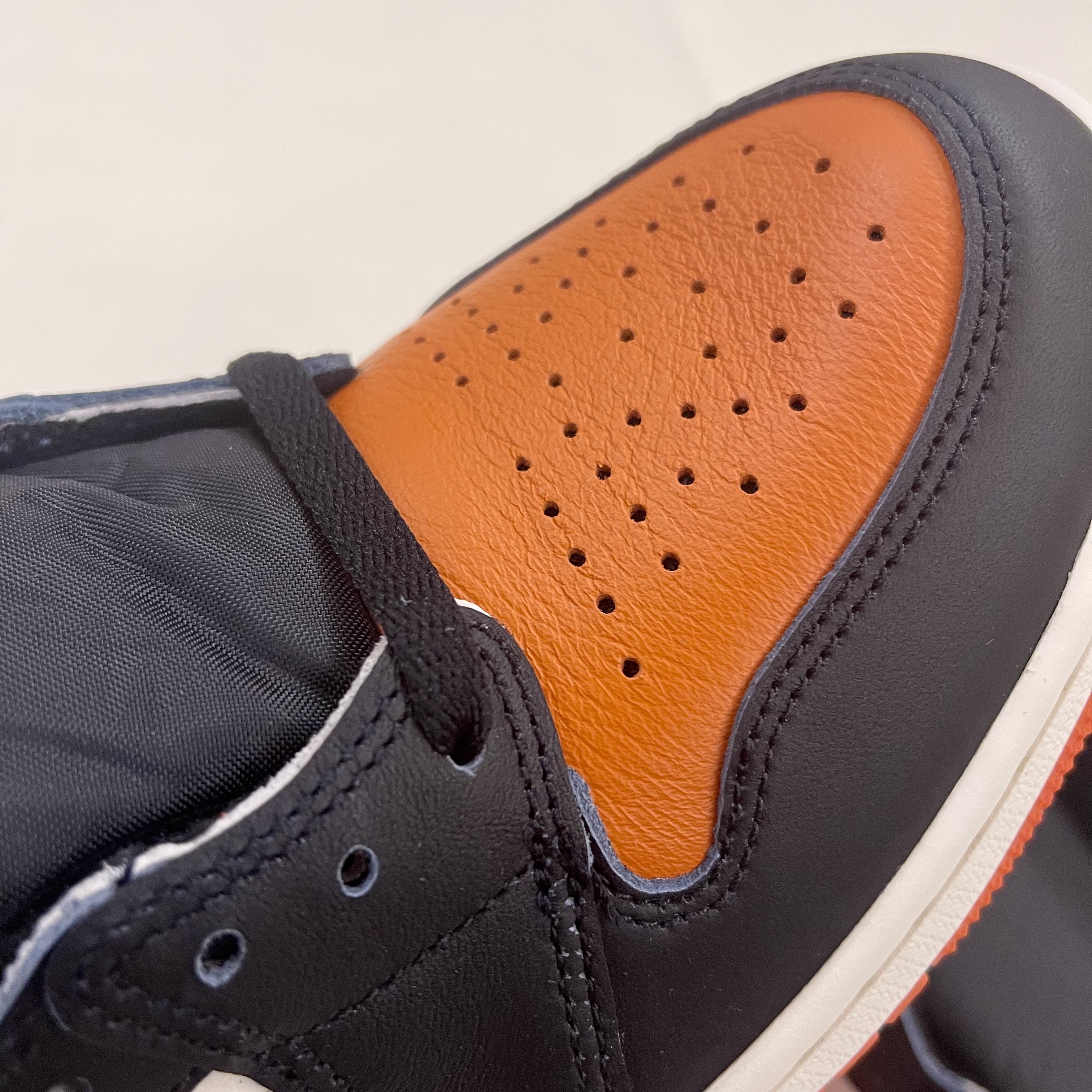 Jordan 1 Retro High OG Shattered Backboard 착용 스타일 - 4