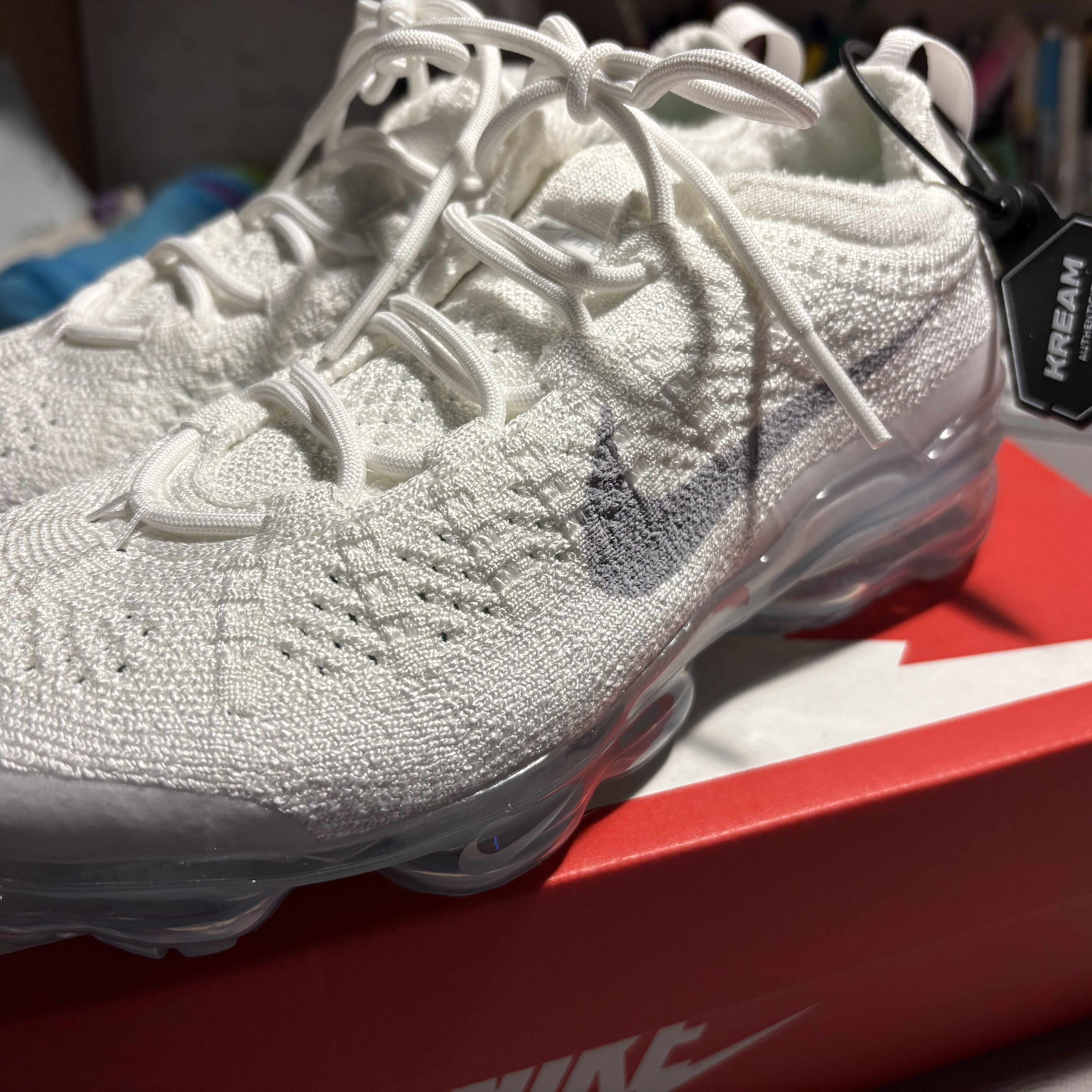 (W) Nike Air Vapormax 2023 Flyknit White 착용 스타일 - 2