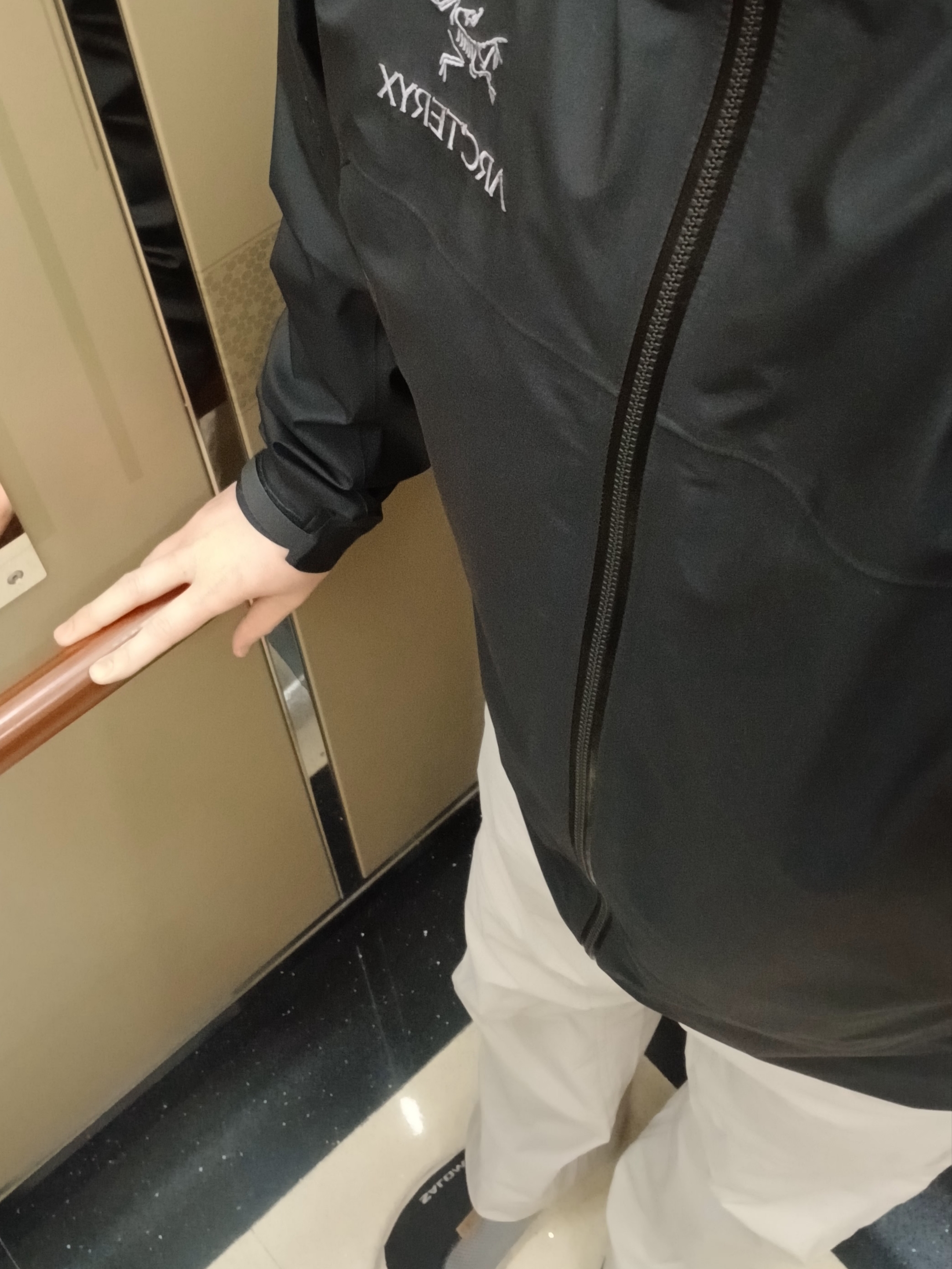 Arc'teryx Beta Jacket Black, Arc'teryx Cronin Pants Rune 착용 스타일 - 4