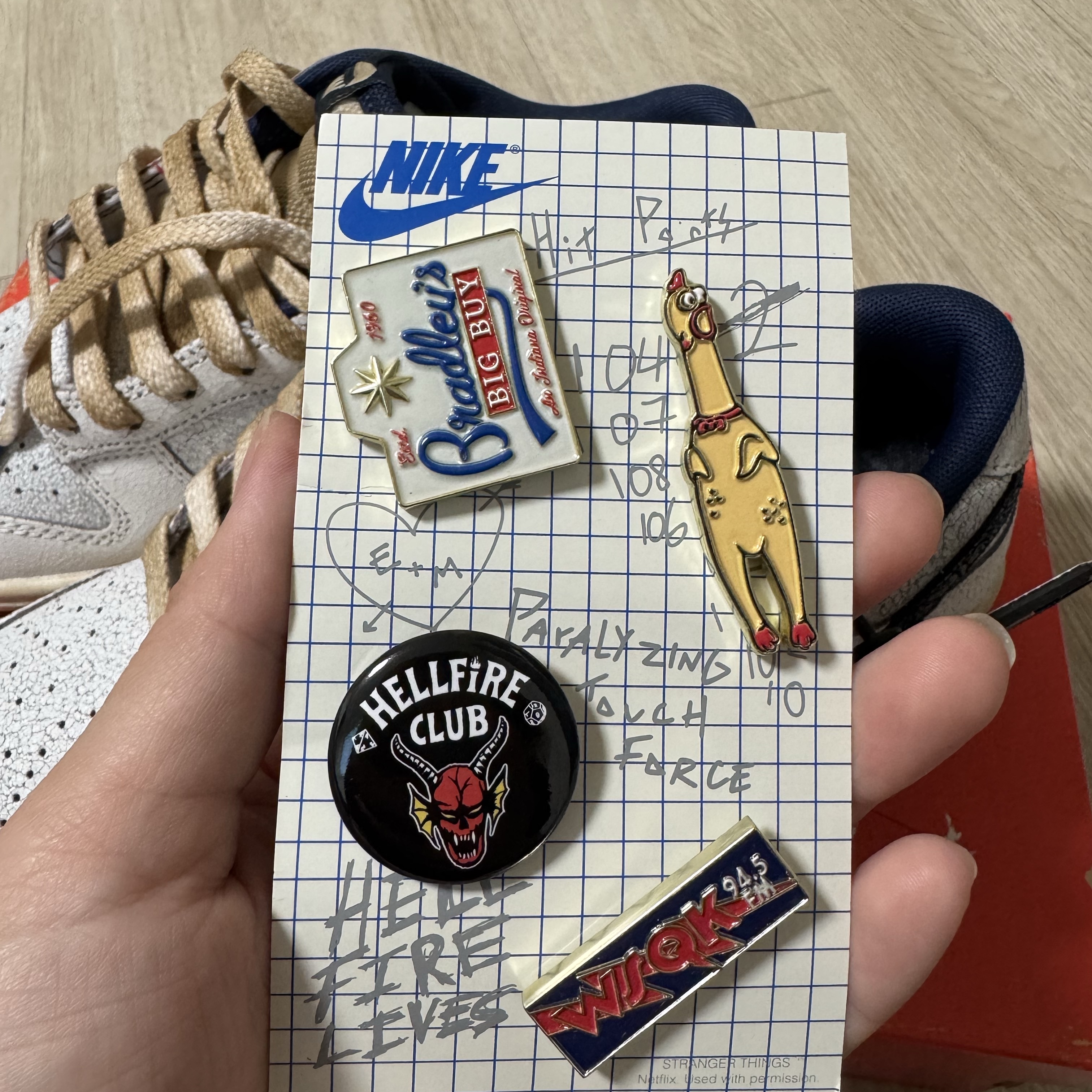 Nike x Stranger Things Dunk Low Phantom and Midnight Navy 착용 스타일 - 4