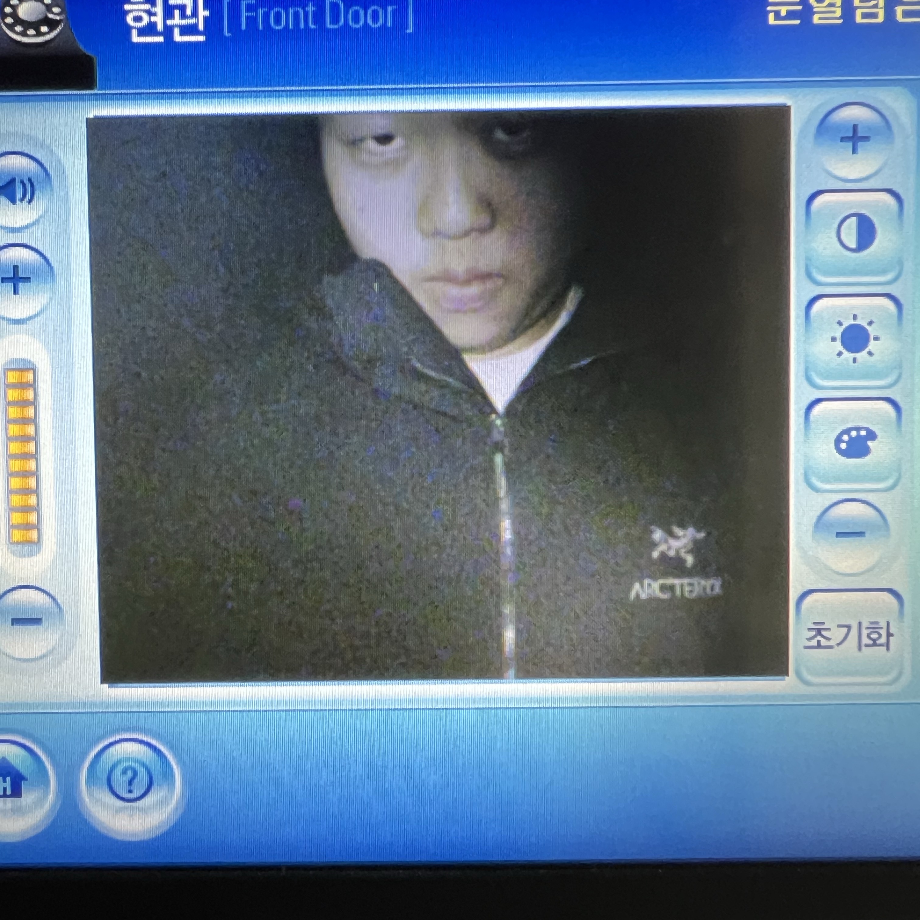 Arc'teryx Atom SV Hoody Black 착용 스타일