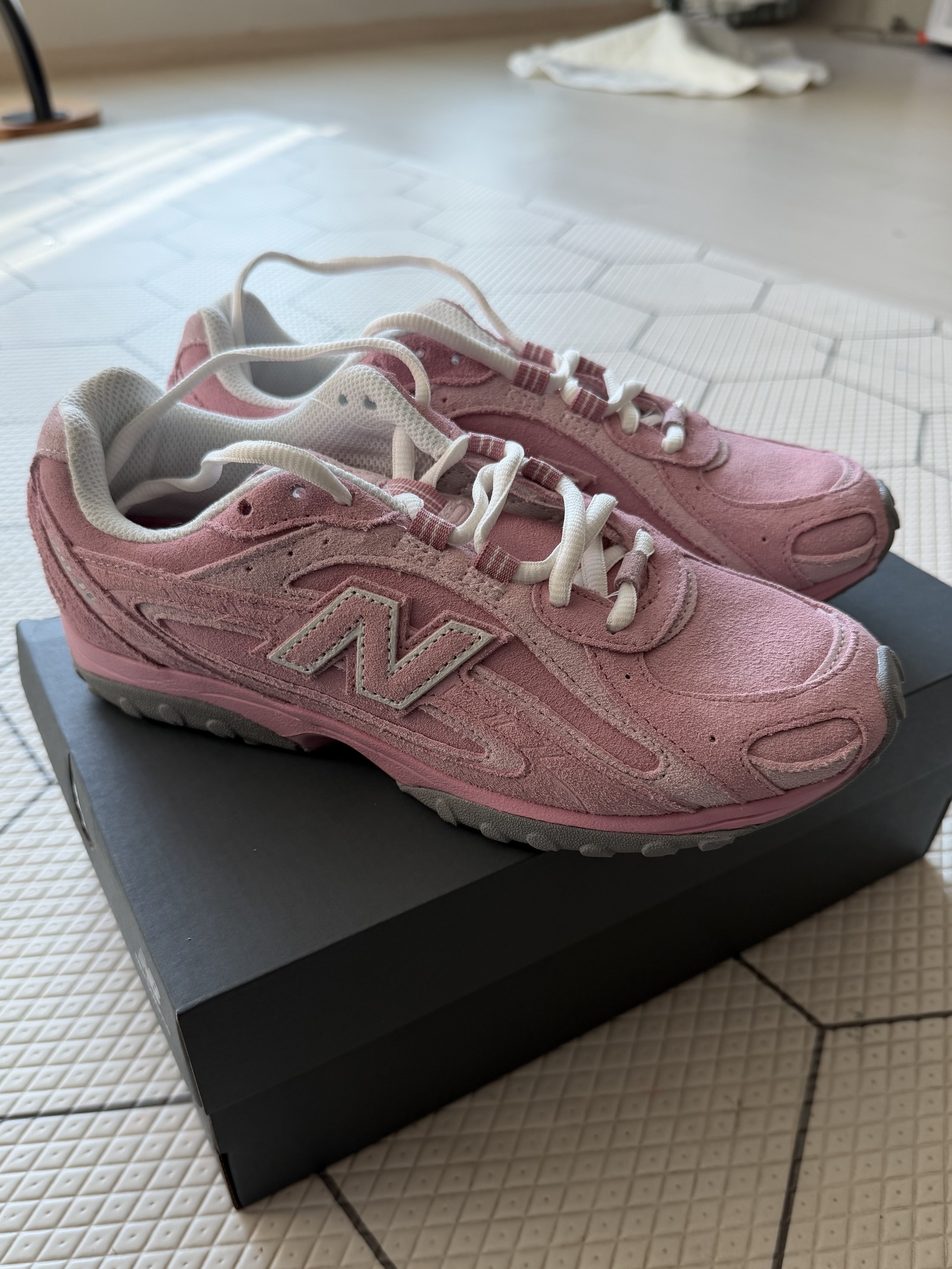 New Balance 204L Pastel Pink 착용 스타일