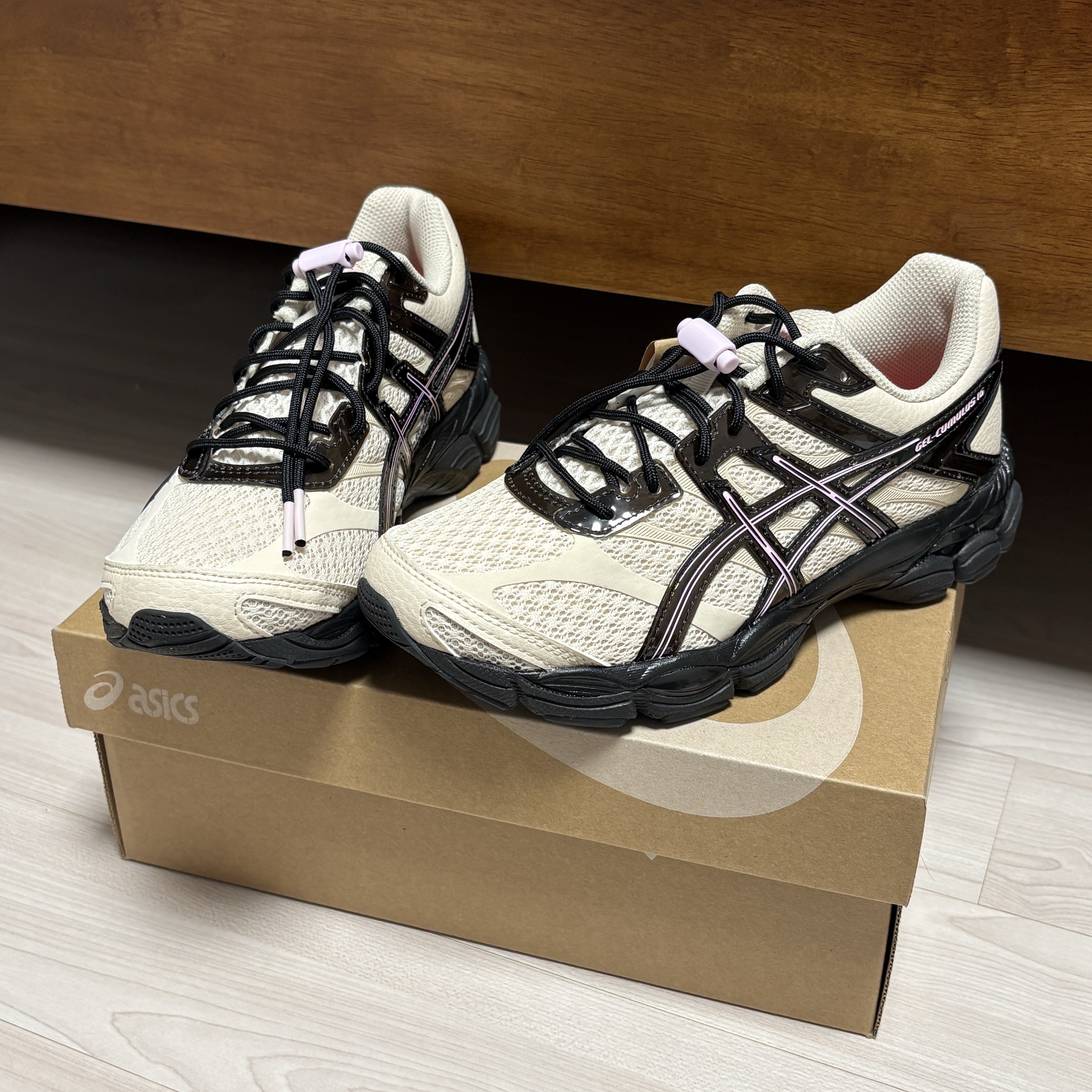 Asics x Finesse Gel-Cumulus 16 Desert Rose 착용 스타일 - 1
