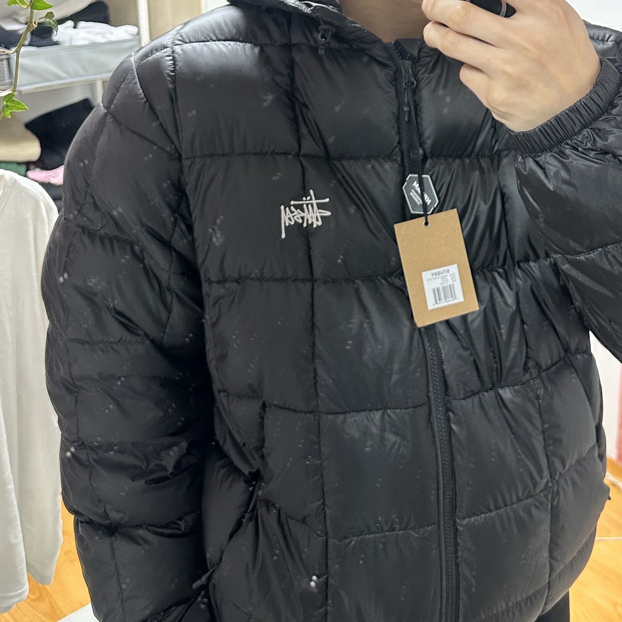 Stussy Midweight Hooded Puffer Black 착용 스타일 - 2